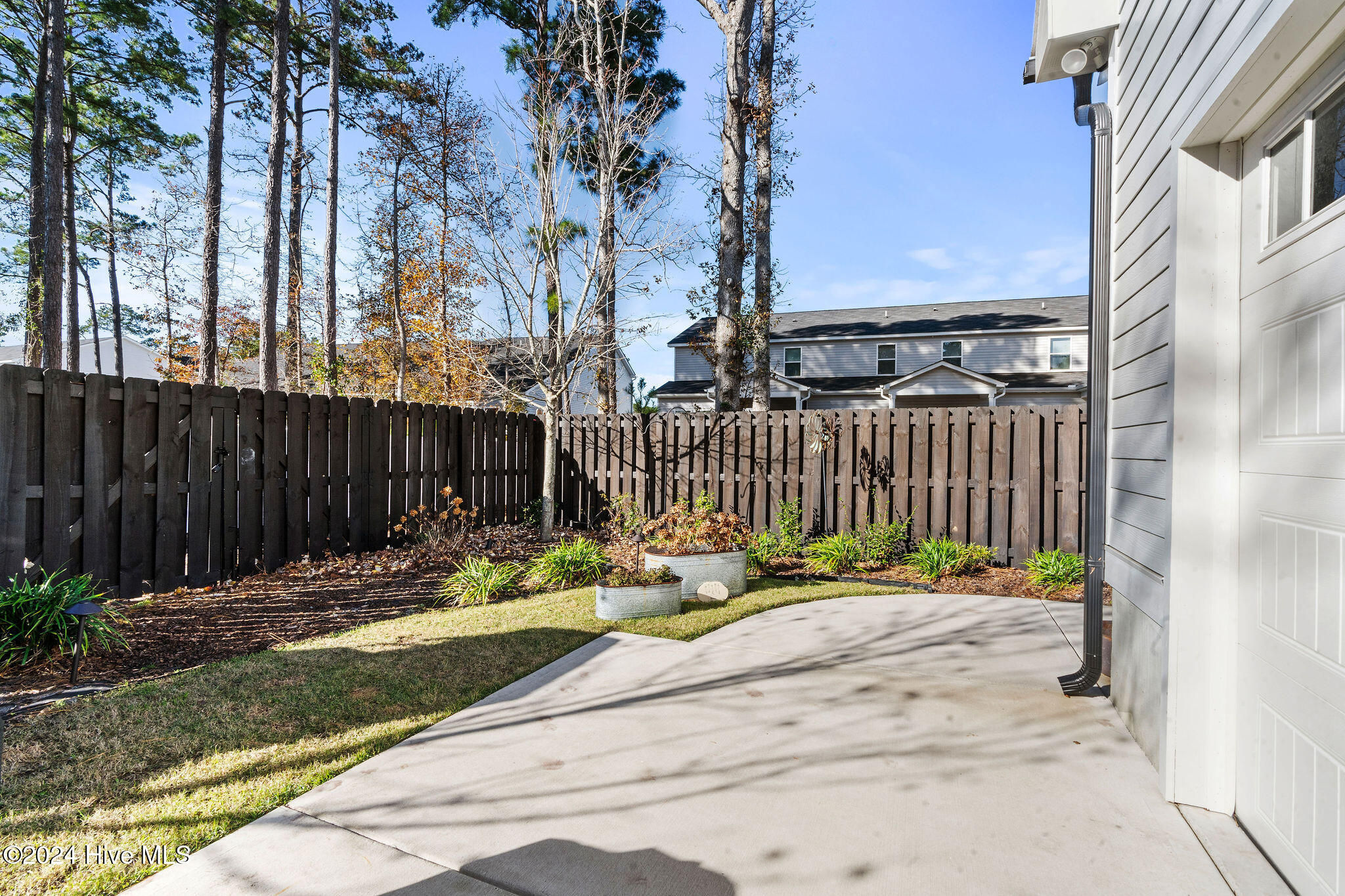 1107 N Caswell Avenue Property Photo 30