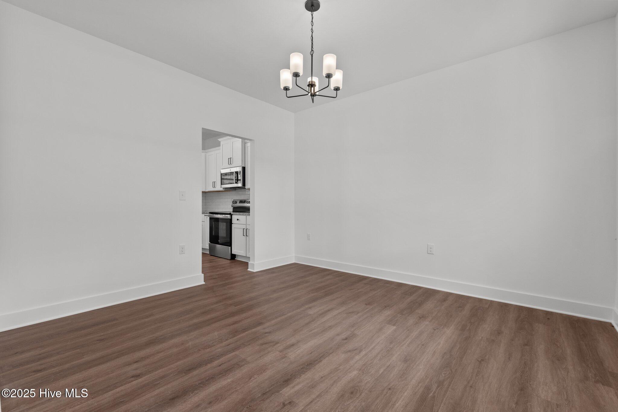 1571 Scull Road Property Photo 12