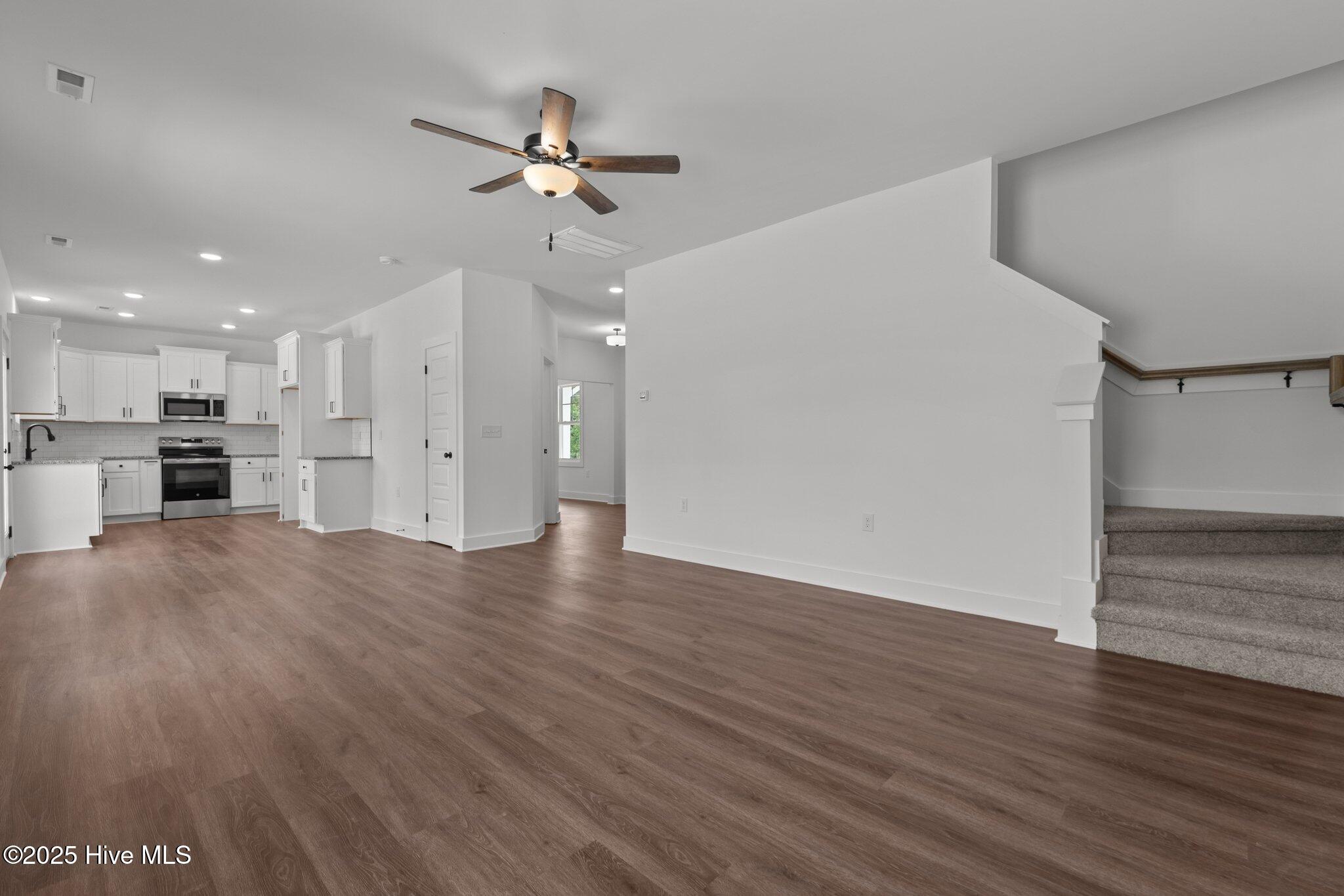 1571 Scull Road Property Photo 16