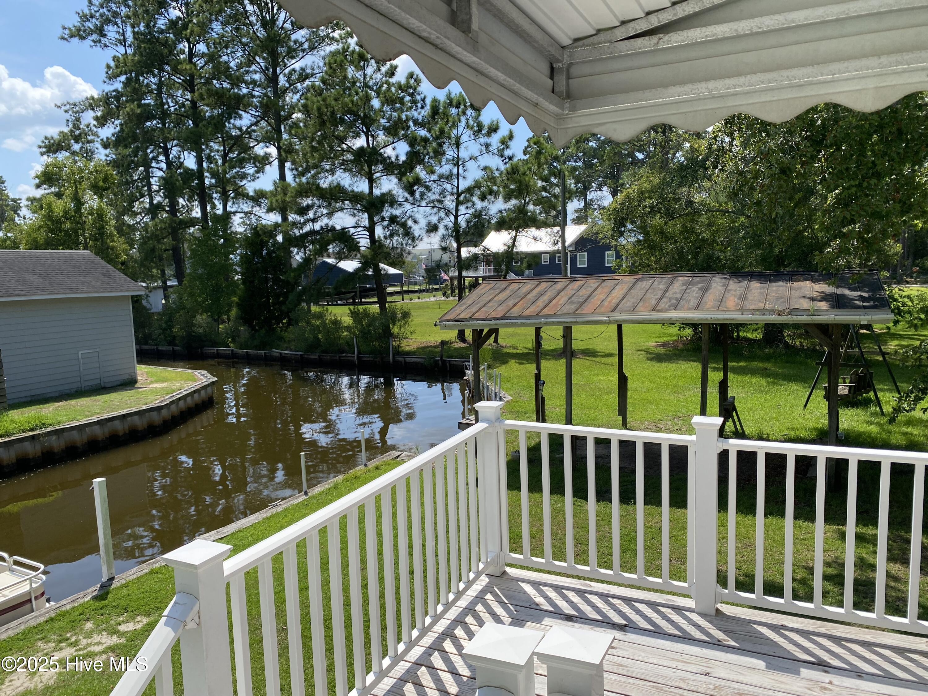 214 Swan Point Drive Property Photo 4