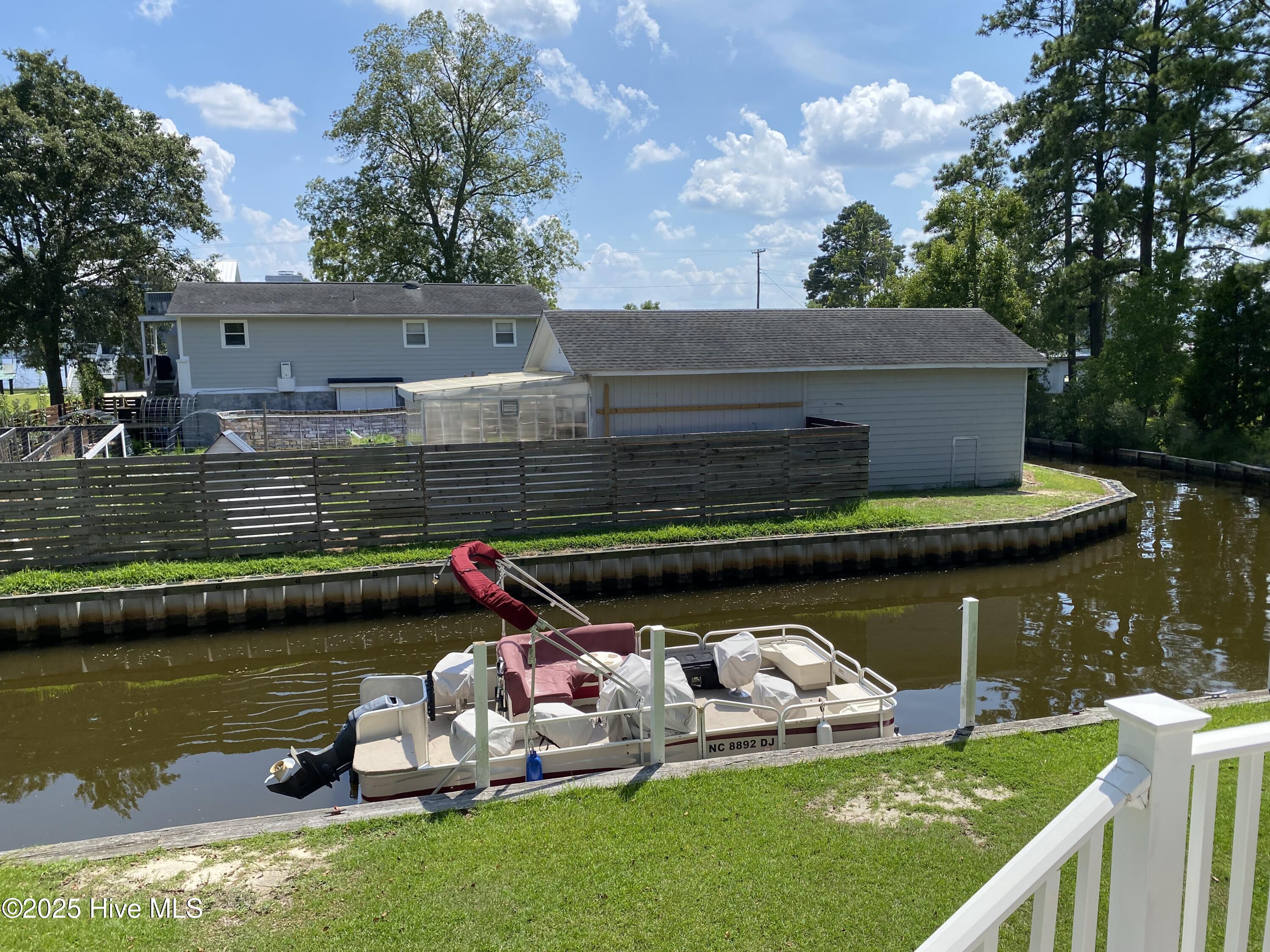 214 Swan Point Drive Property Photo 5