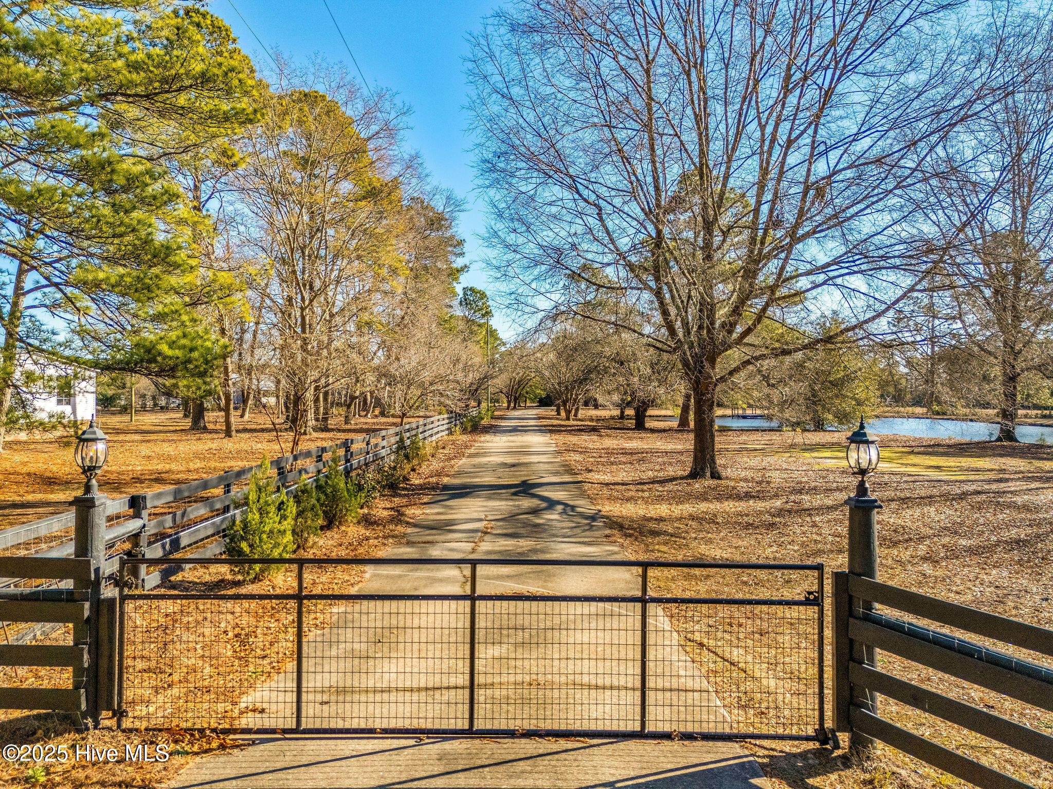 5199 Tobacco Road Property Photo 2