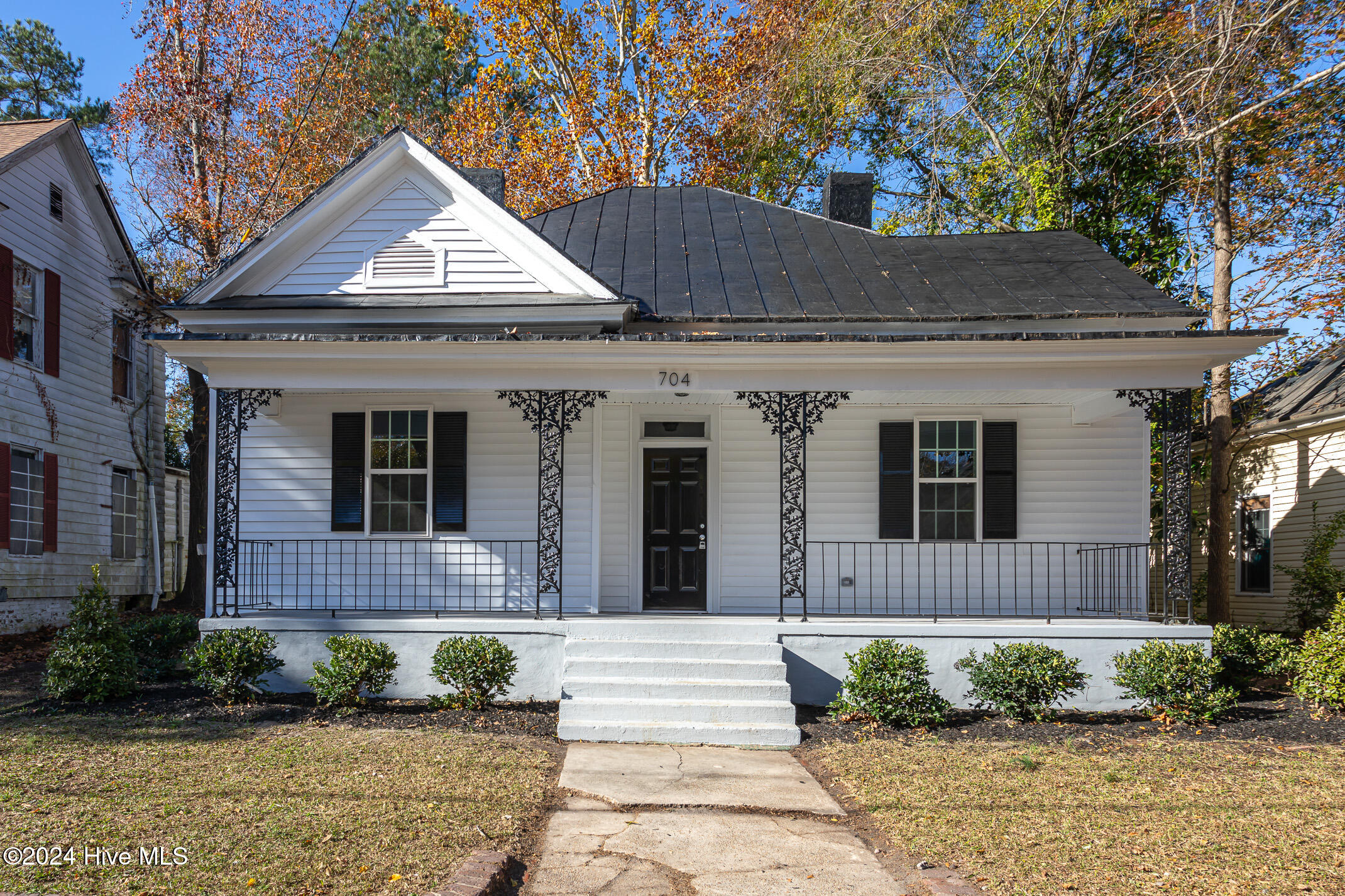 704 Pender Street Property Photo