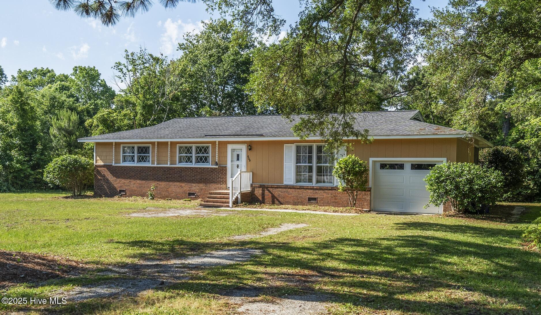 609 N Fodale Avenue Property Photo 1