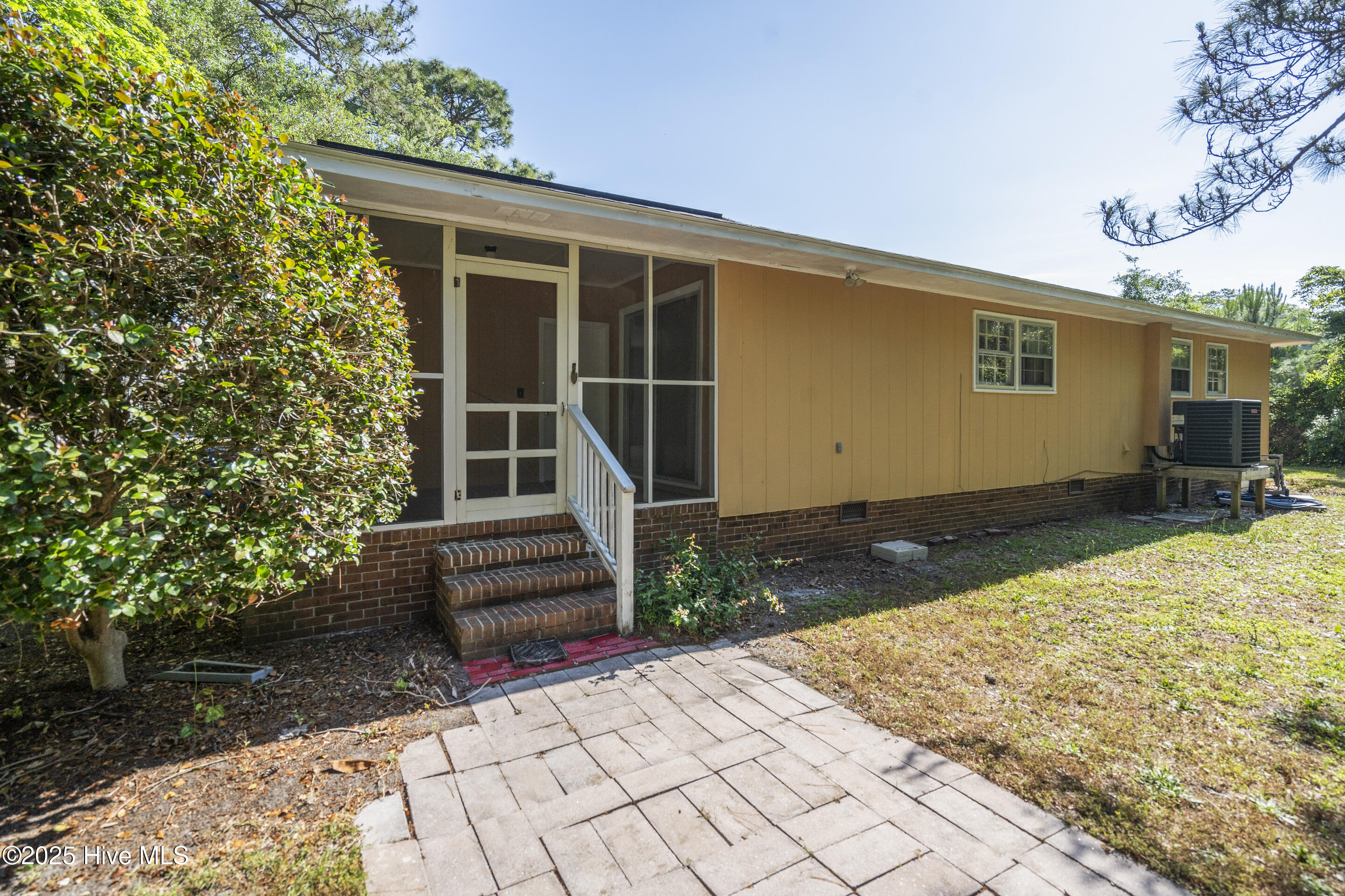 609 N Fodale Avenue Property Photo 2