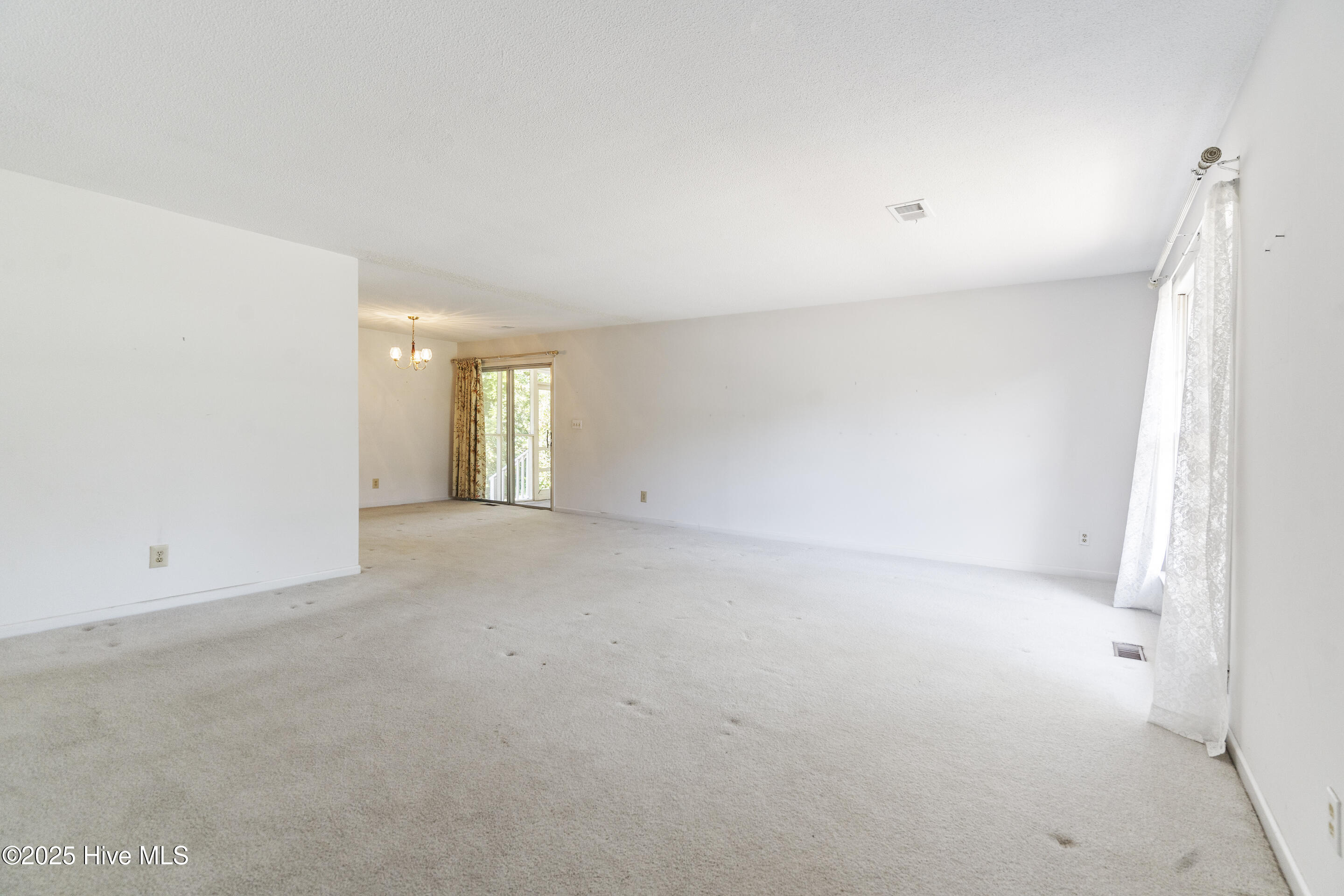 609 N Fodale Avenue Property Photo 6