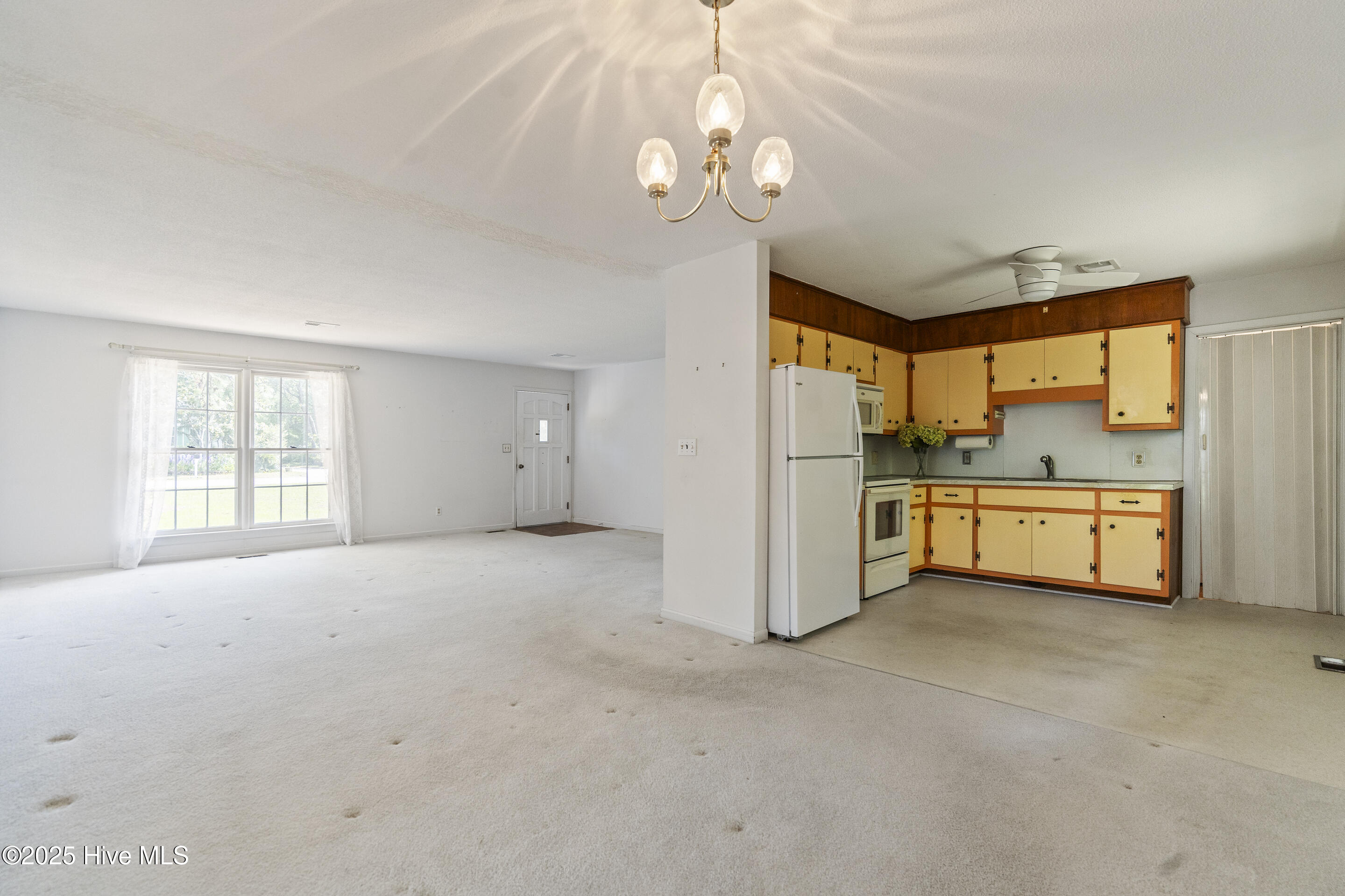 609 N Fodale Avenue Property Photo 8