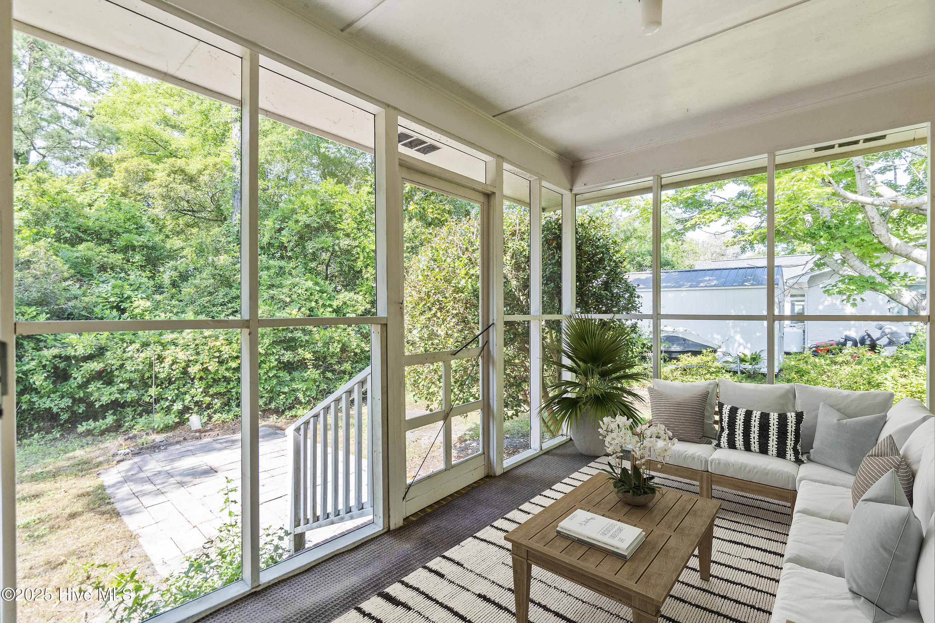 609 N Fodale Avenue Property Photo 19
