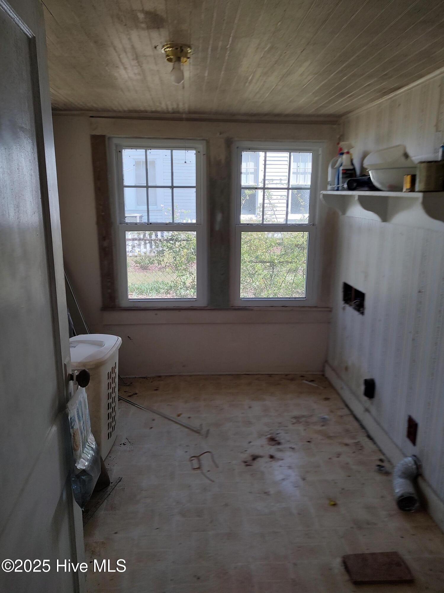 409 N Chestnut Street Property Photo 8