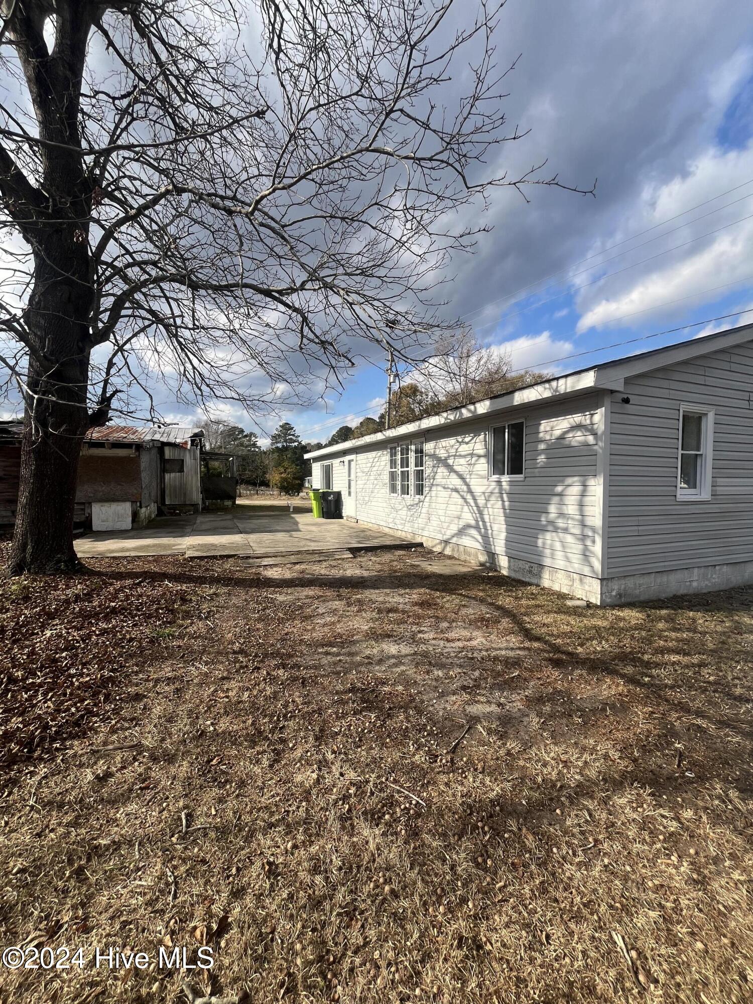 2201 Chestnut Avenue Property Photo 3