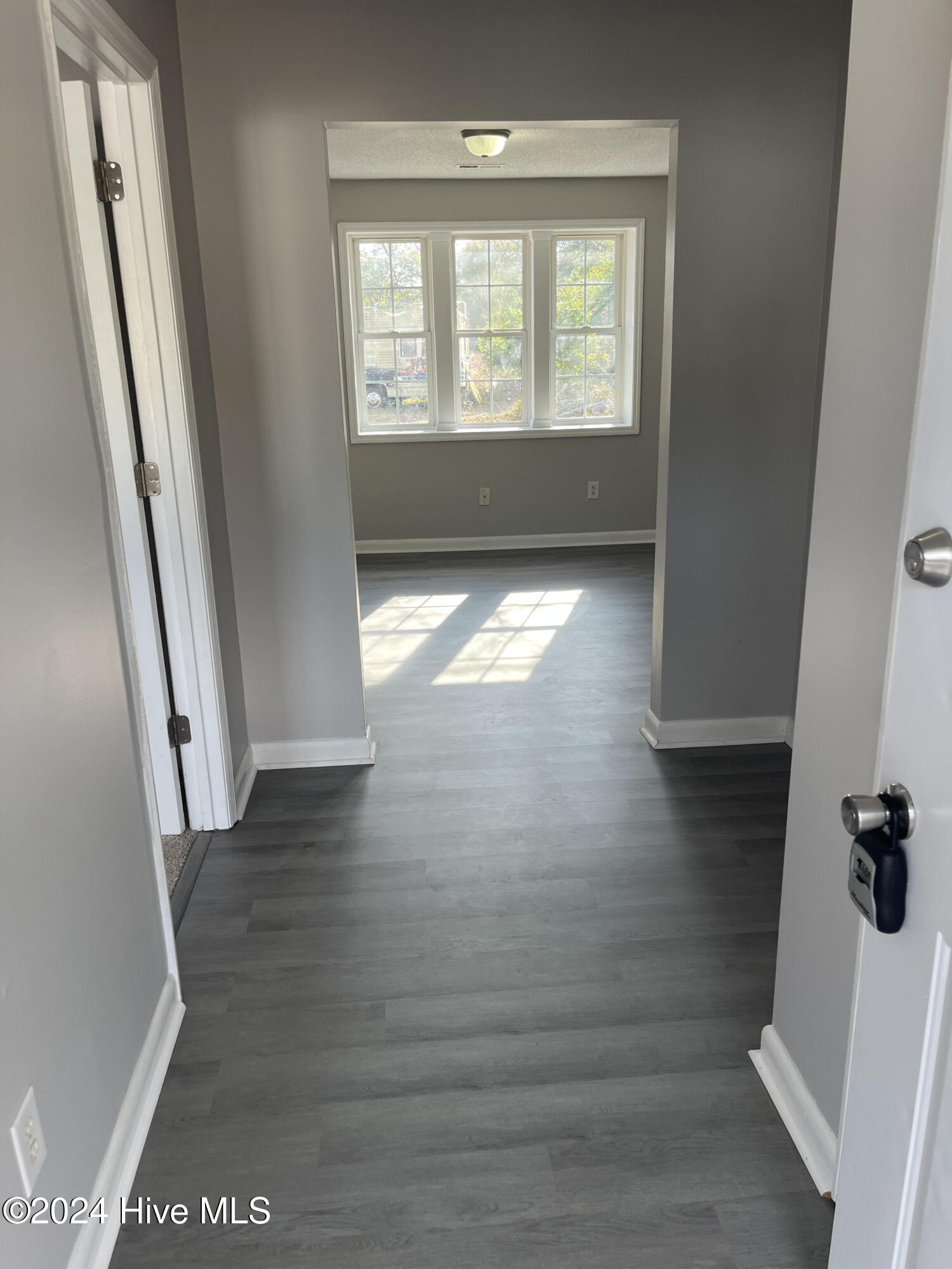 2201 Chestnut Avenue Property Photo 4