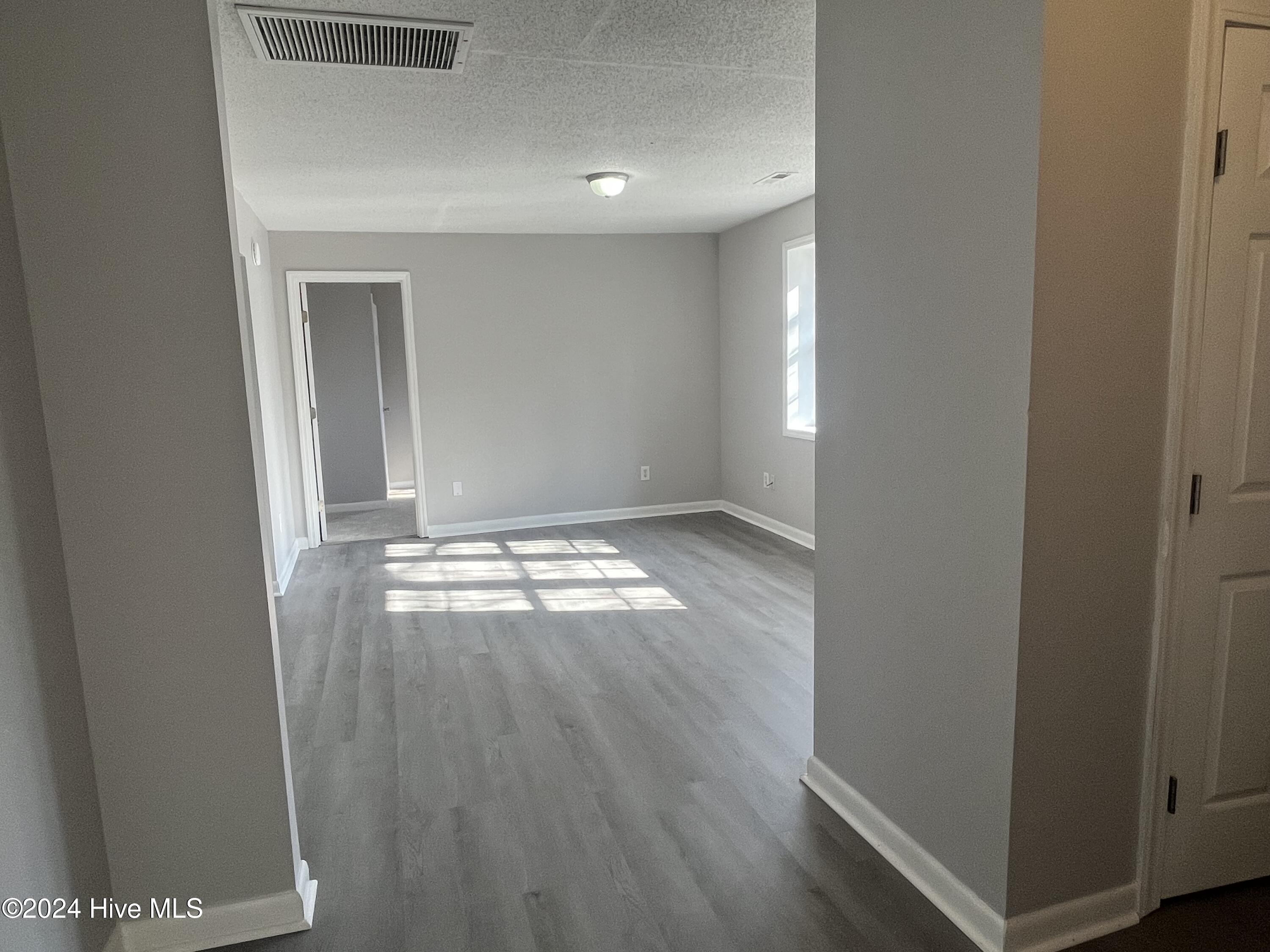 2201 Chestnut Avenue Property Photo 5