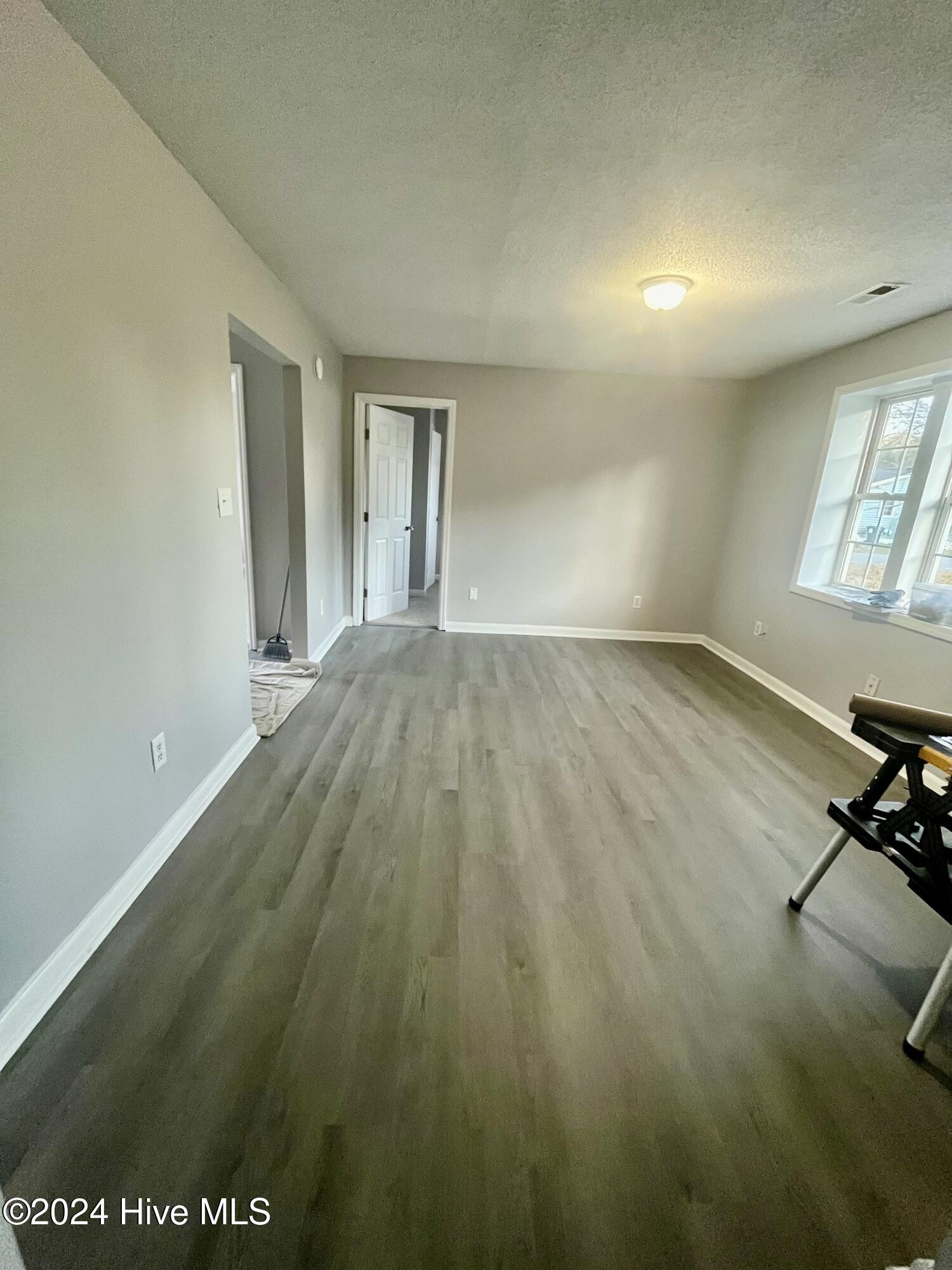 2201 Chestnut Avenue Property Photo 6