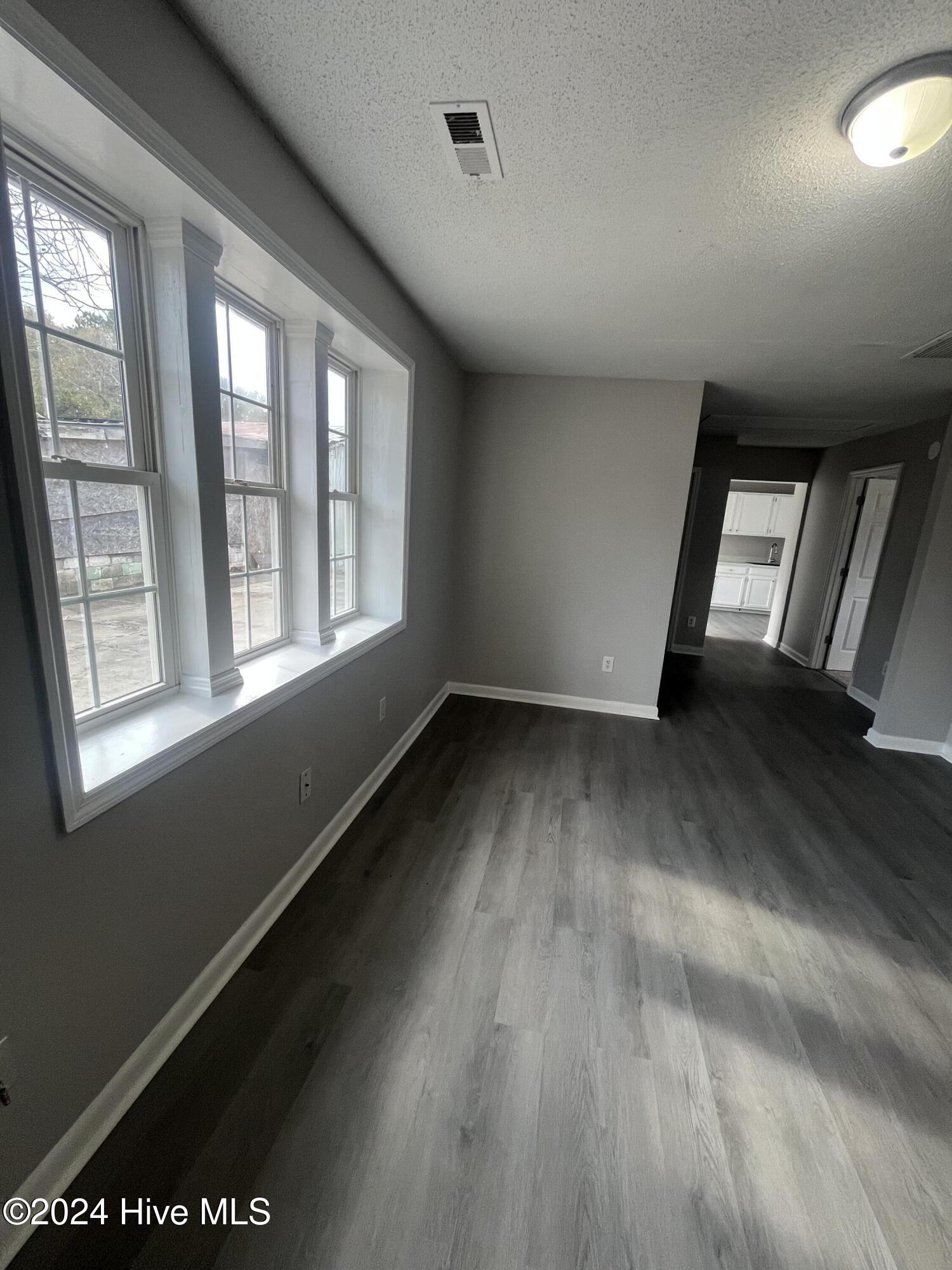 2201 Chestnut Avenue Property Photo 7