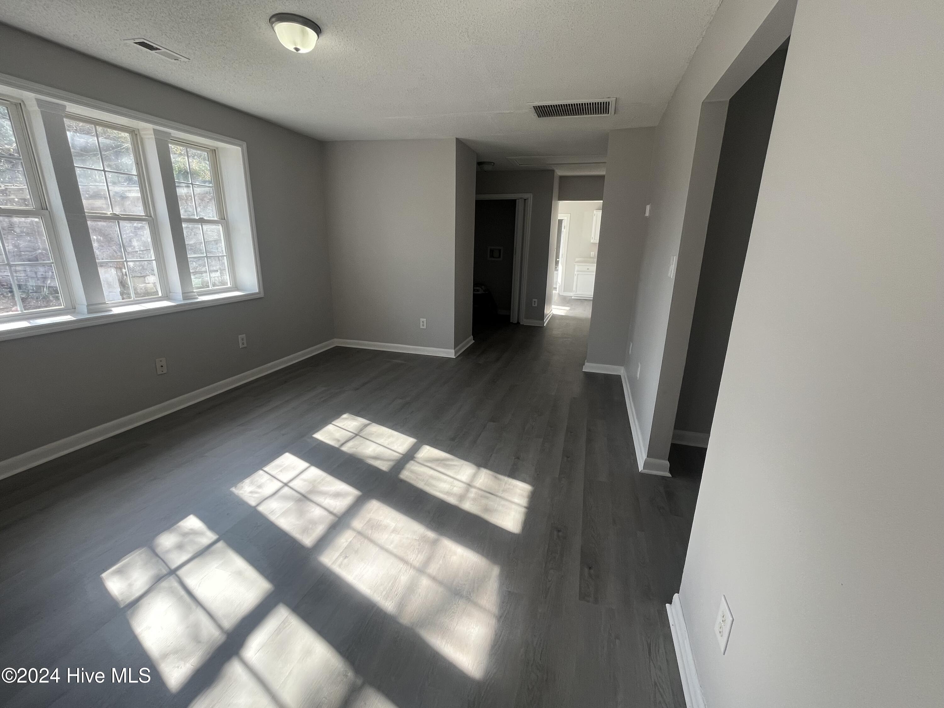 2201 Chestnut Avenue Property Photo 9