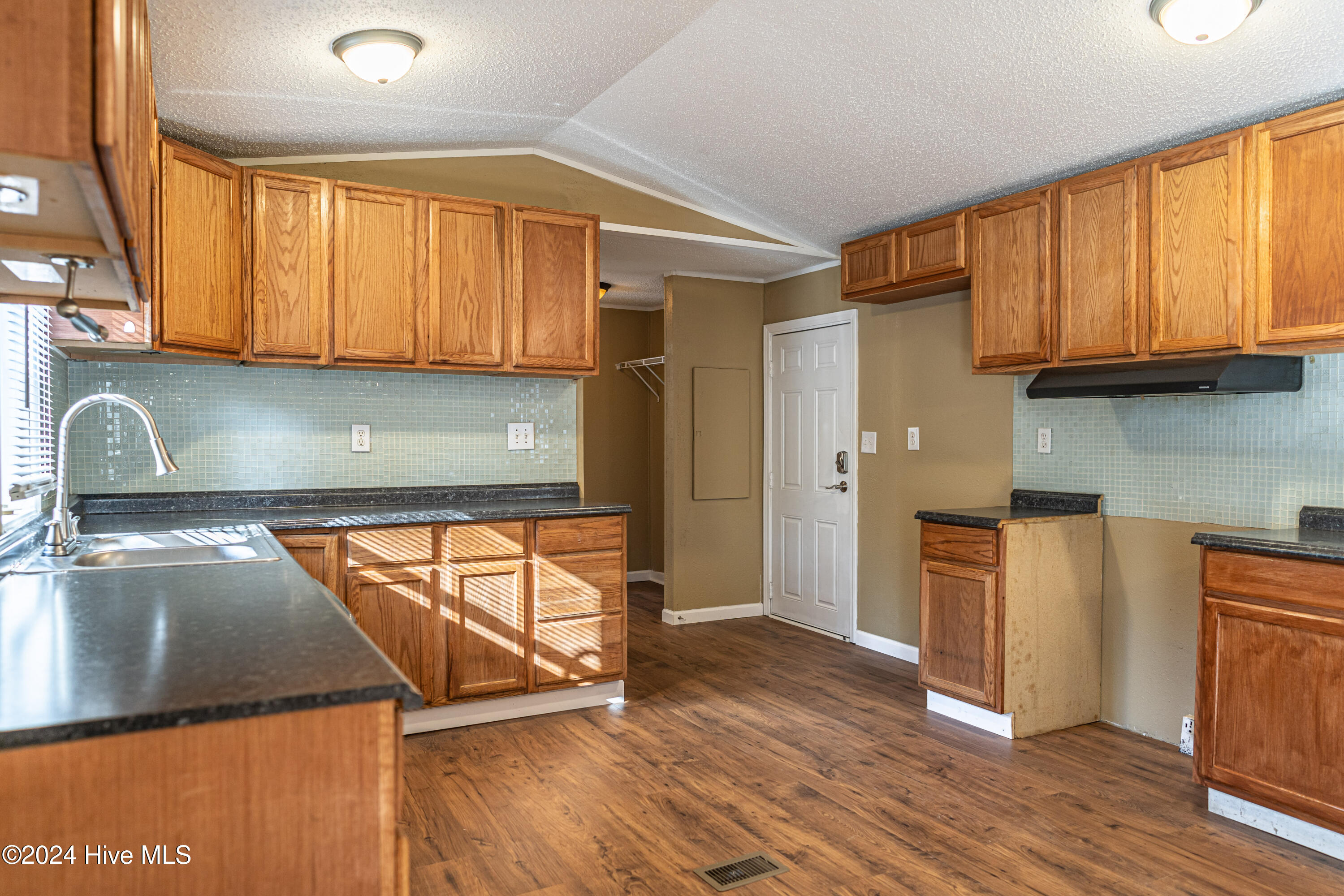 114 York Avenue Property Photo 6