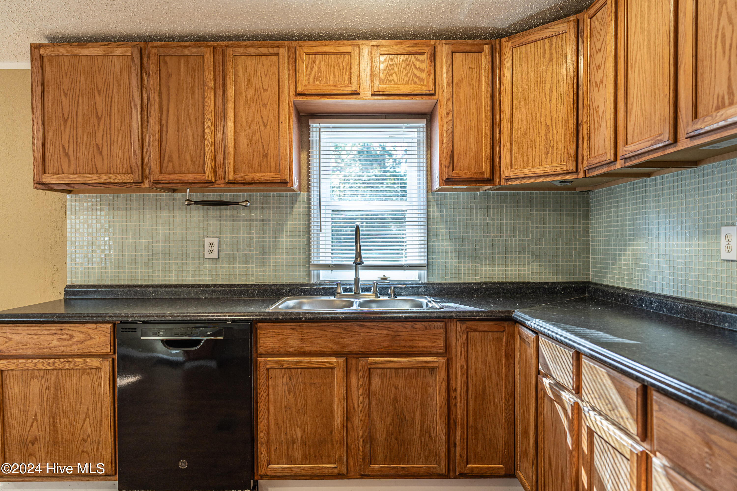 114 York Avenue Property Photo 8