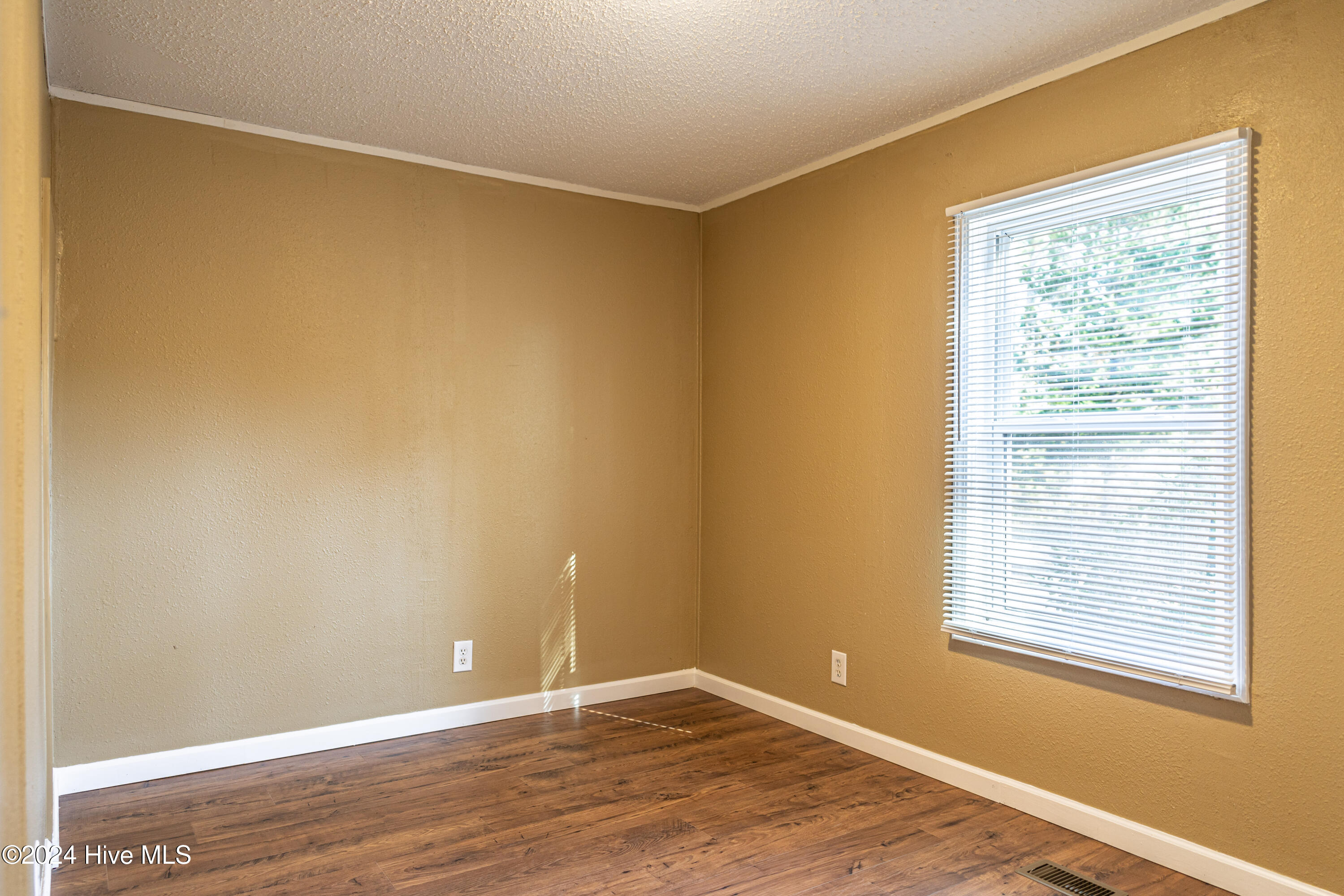 114 York Avenue Property Photo 20