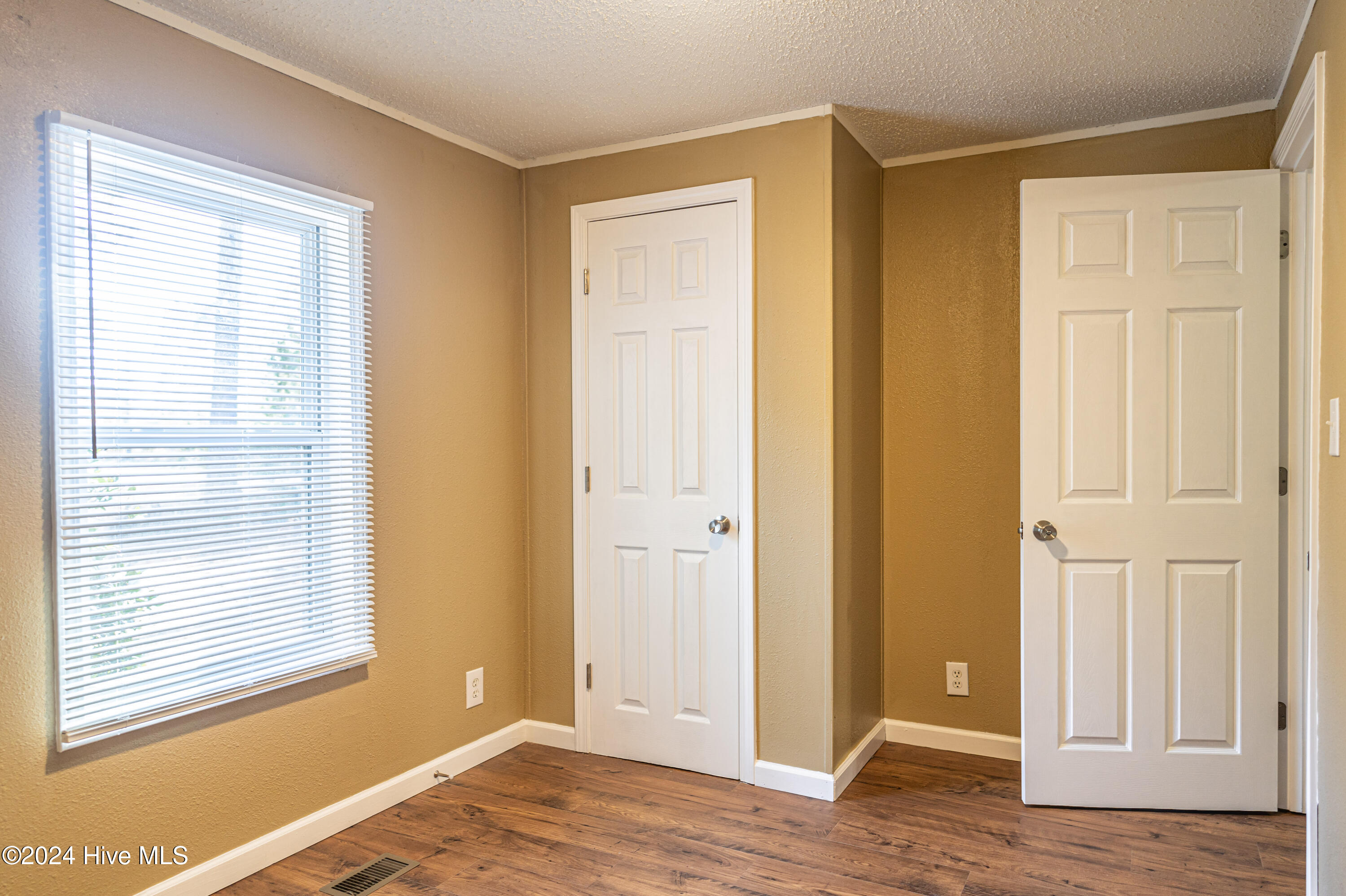 114 York Avenue Property Photo 21