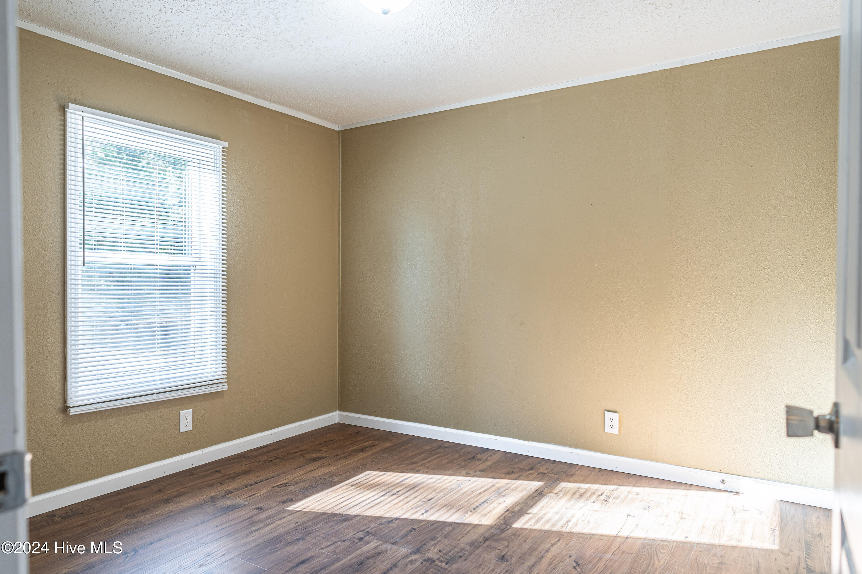 114 York Avenue Property Photo 26