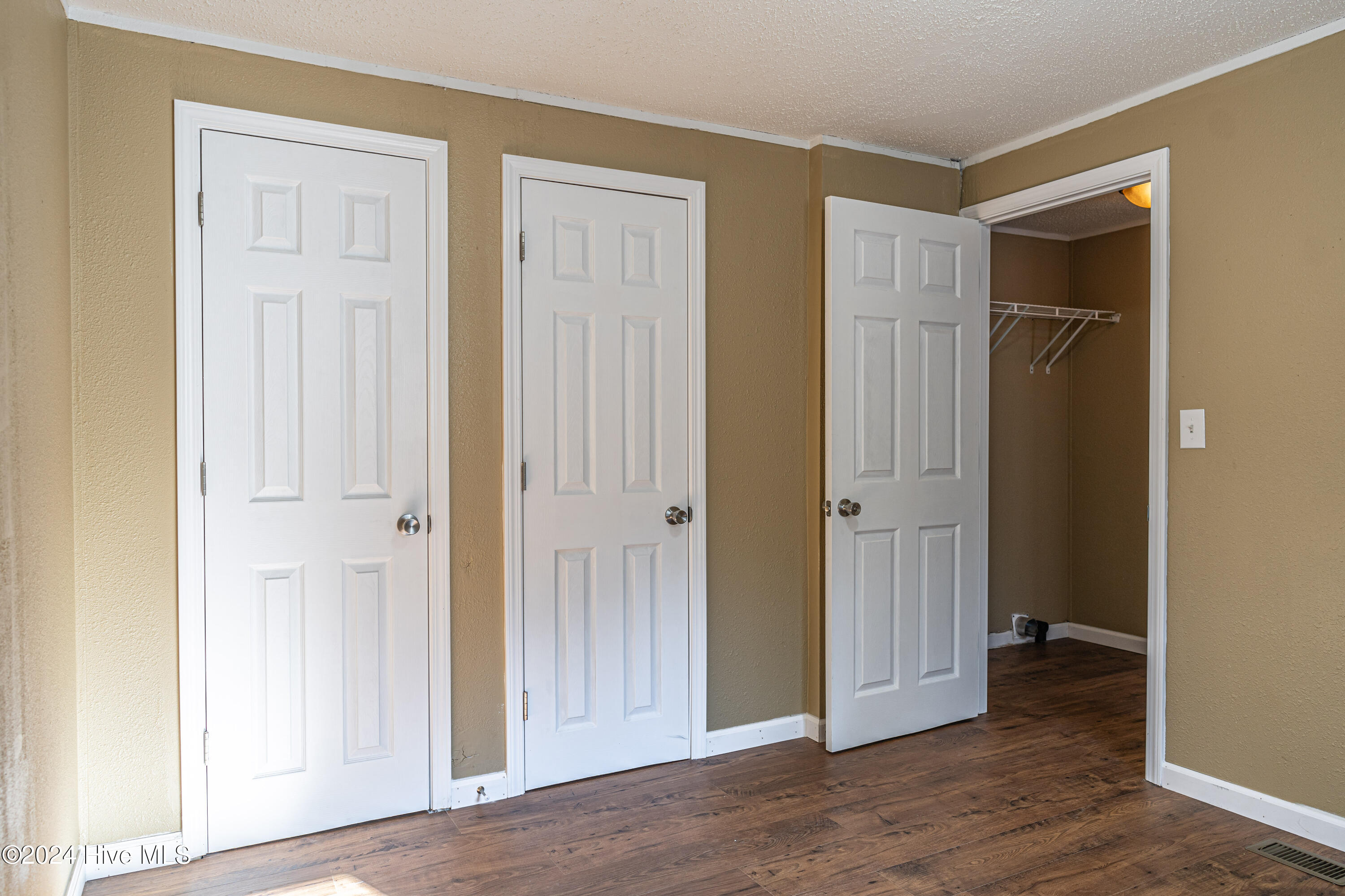 114 York Avenue Property Photo 29