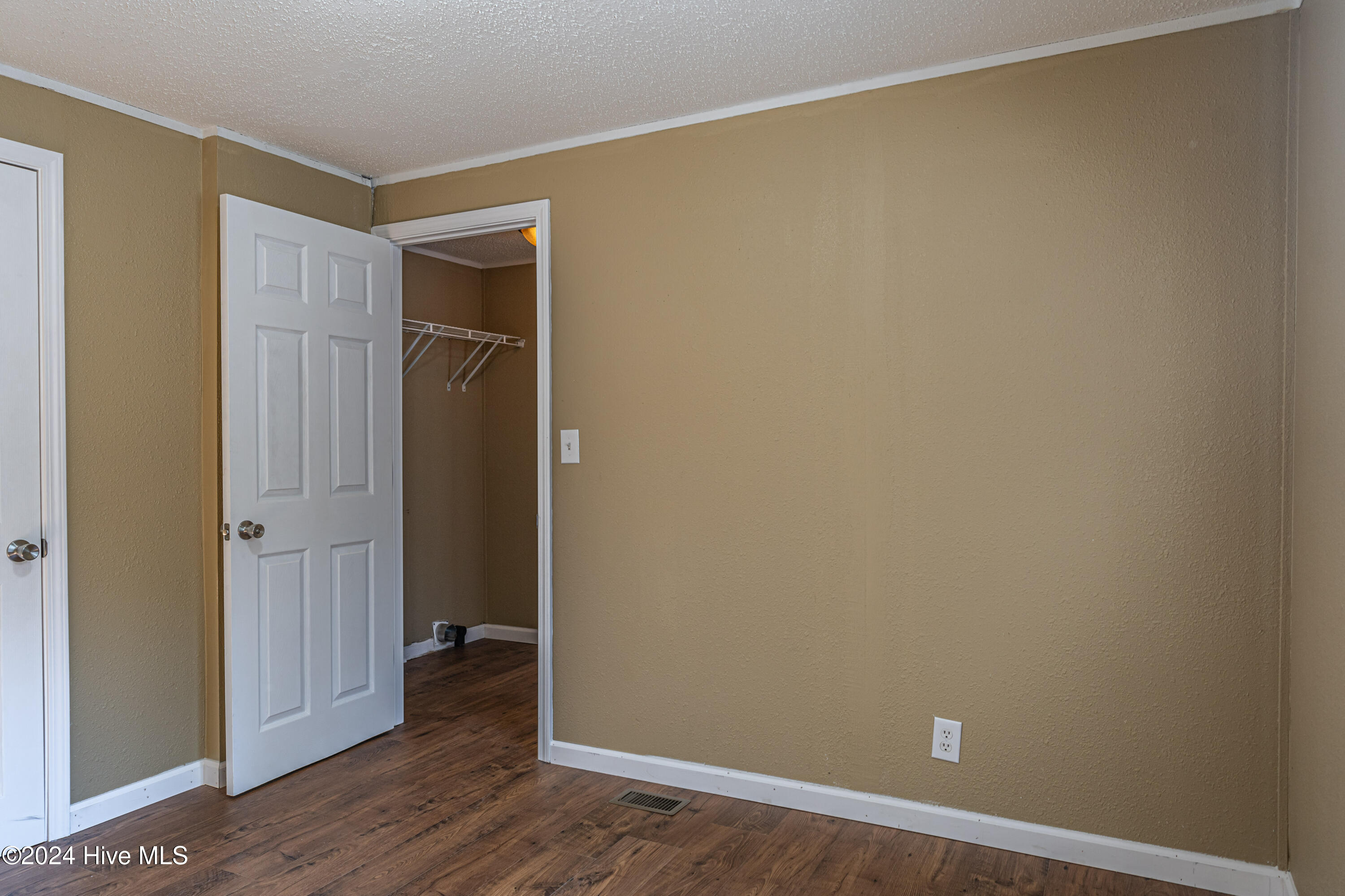 114 York Avenue Property Photo 30