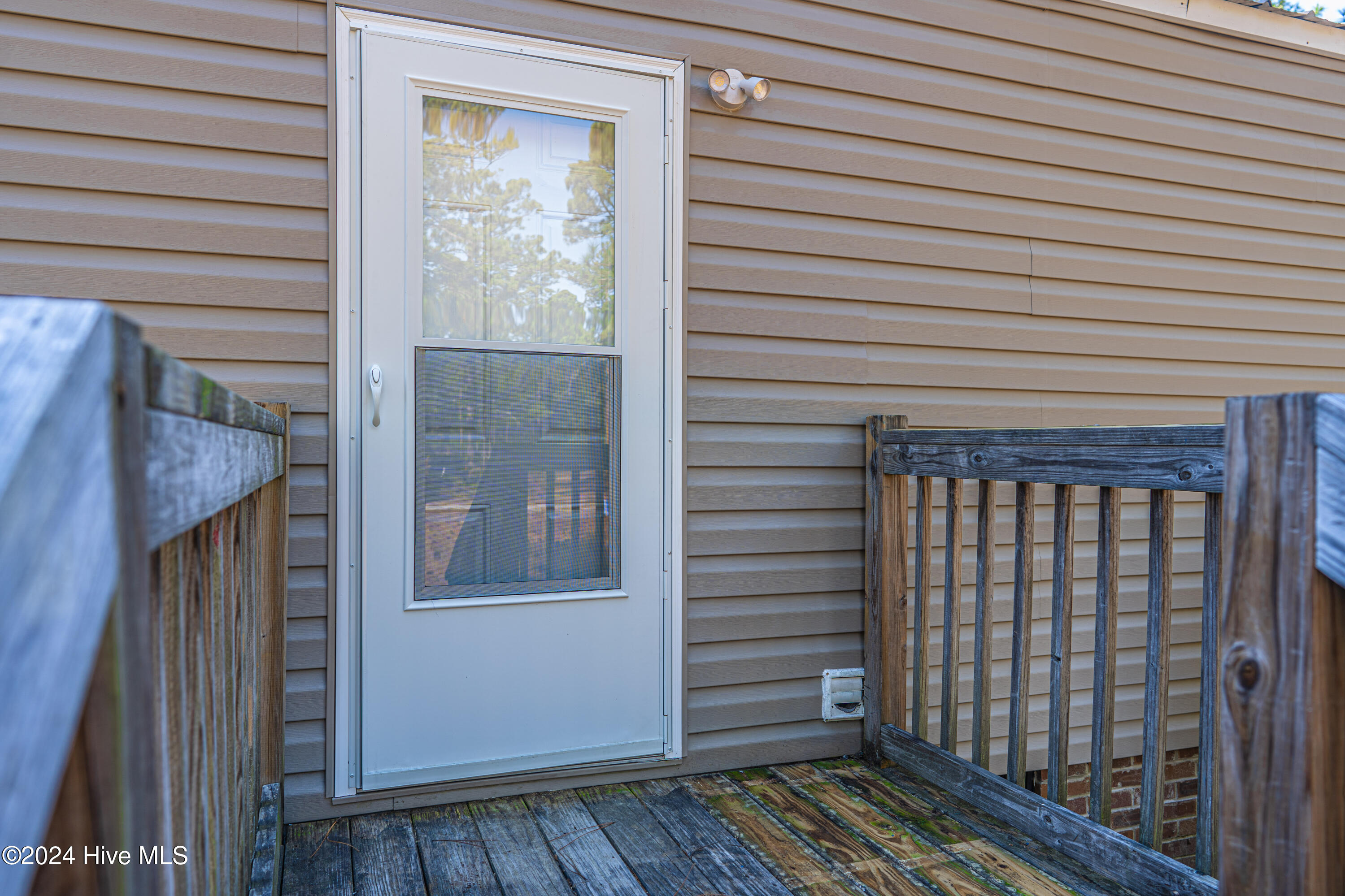 114 York Avenue Property Photo 34
