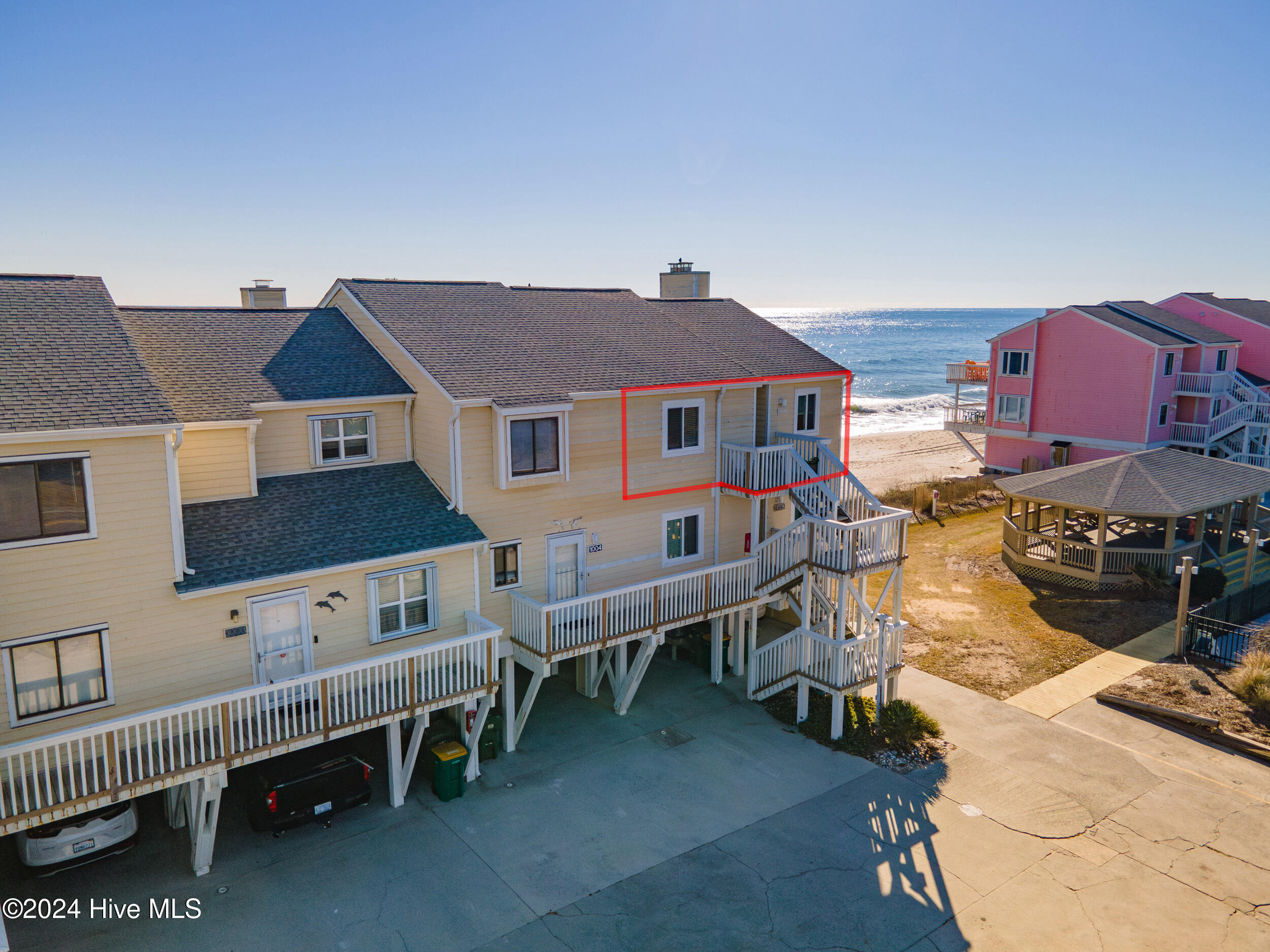 1006 Pelican Court Property Photo 4