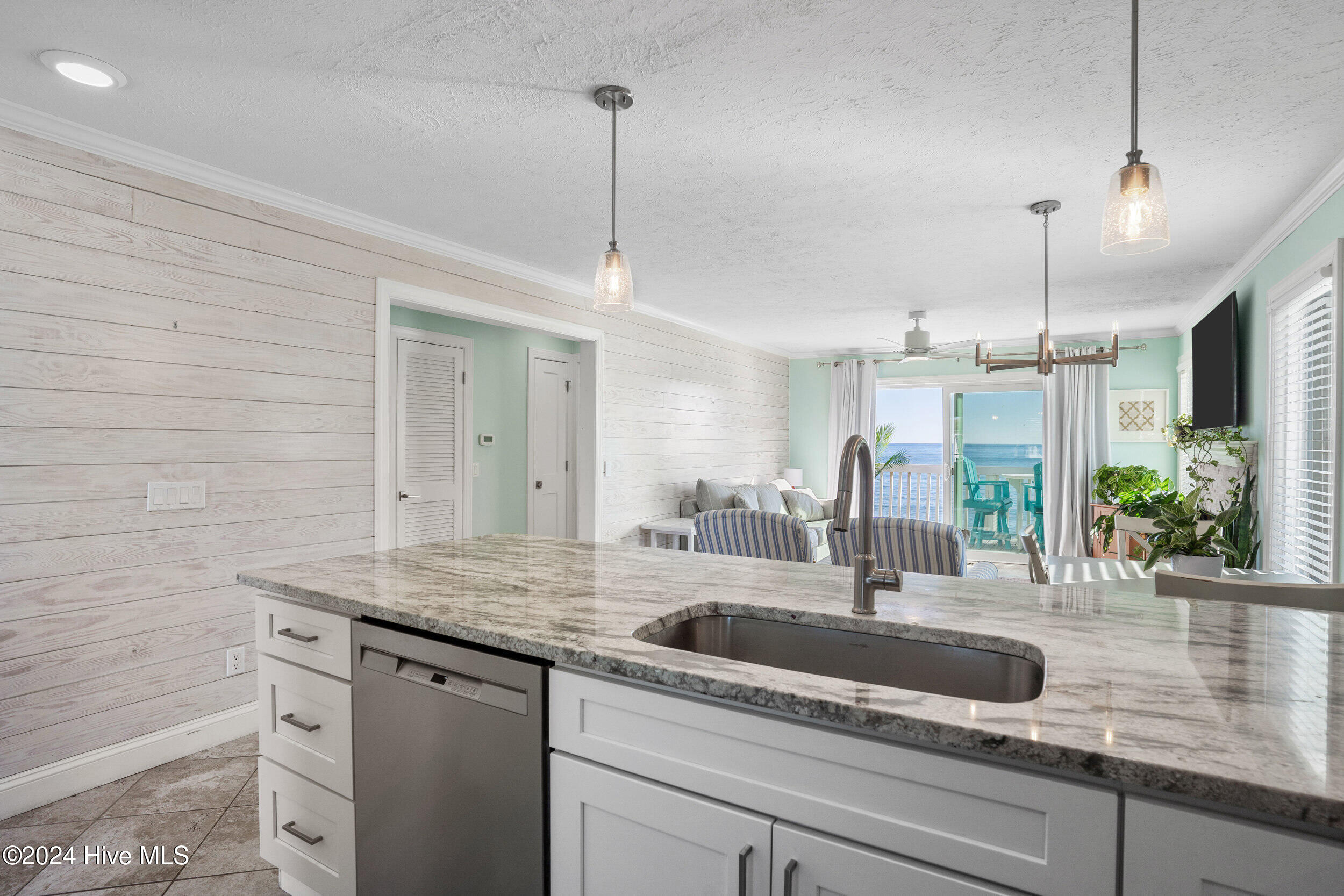 1006 Pelican Court Property Photo 8