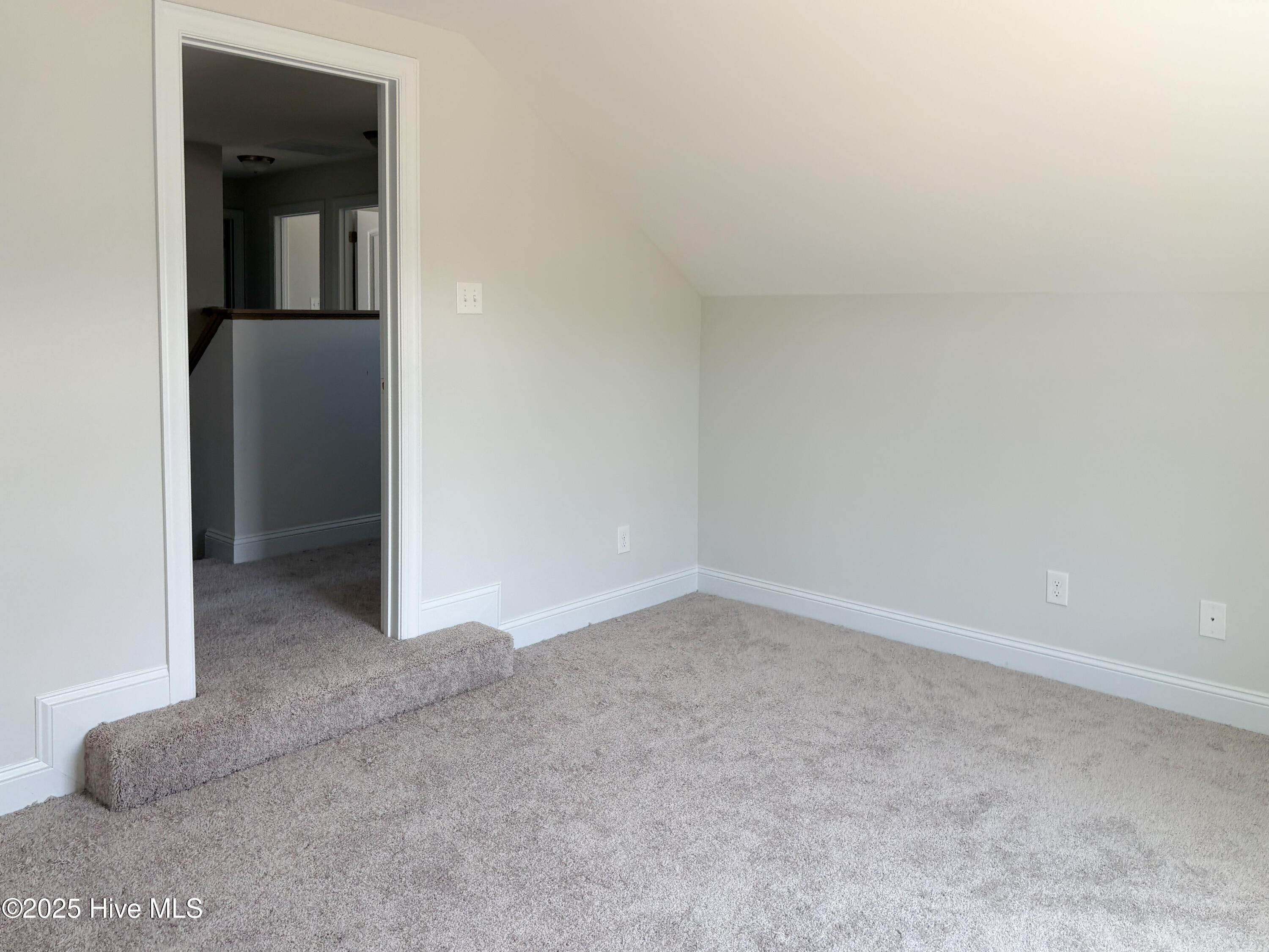 479 Pebble Shore Drive Property Photo 9