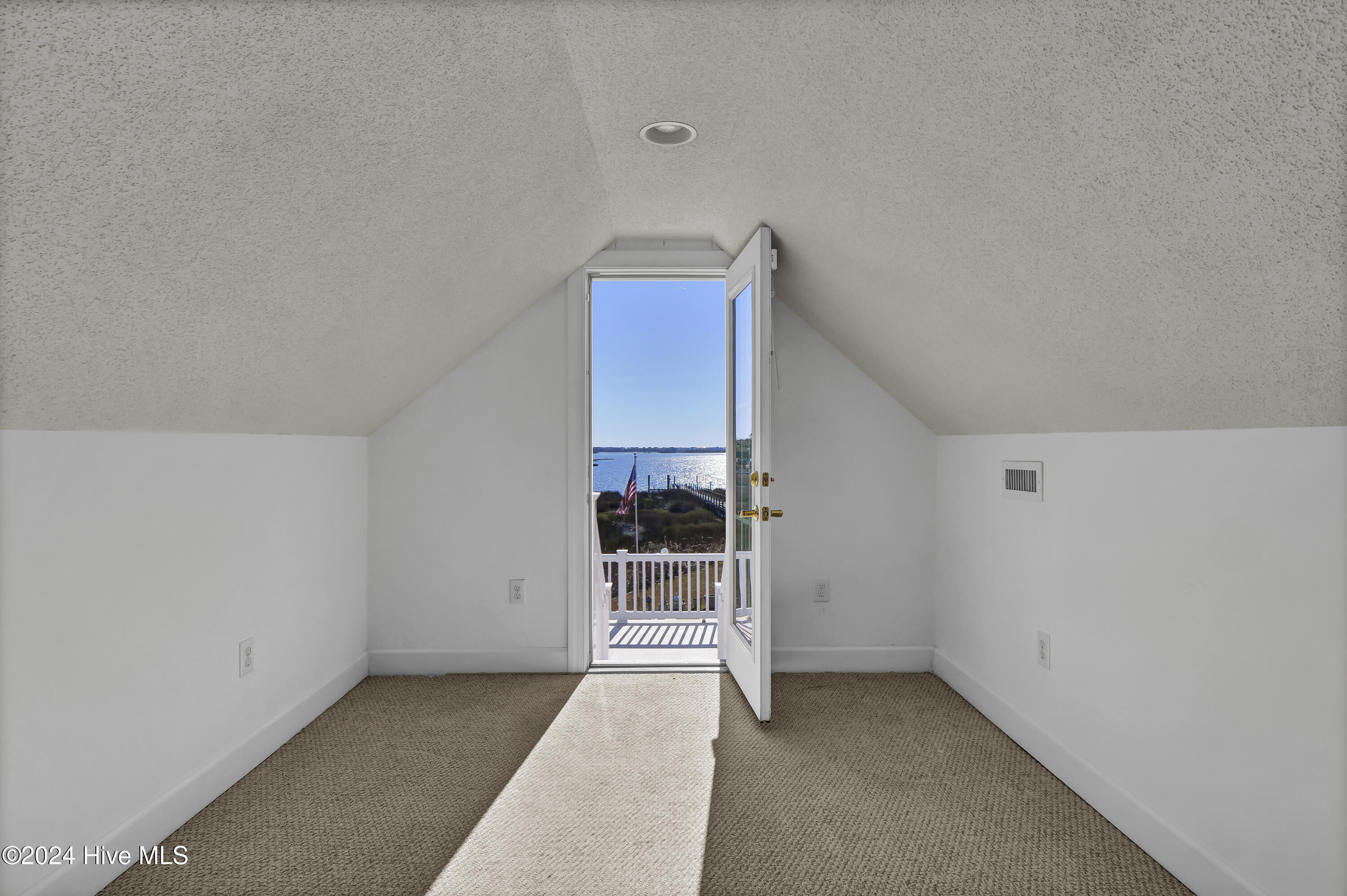 101 Trumpet Street Property Photo 48