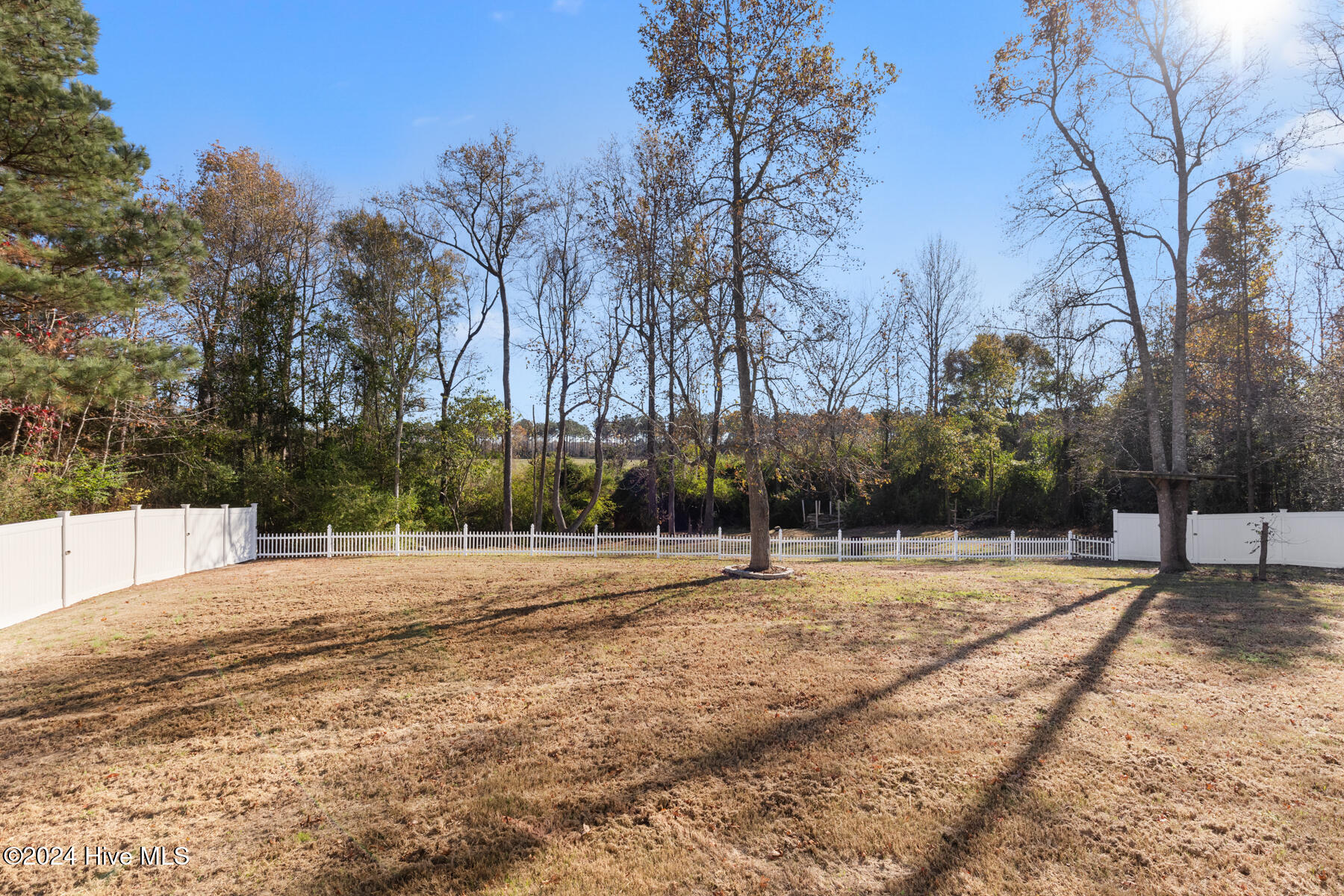 404 Silva Cove Property Photo 29