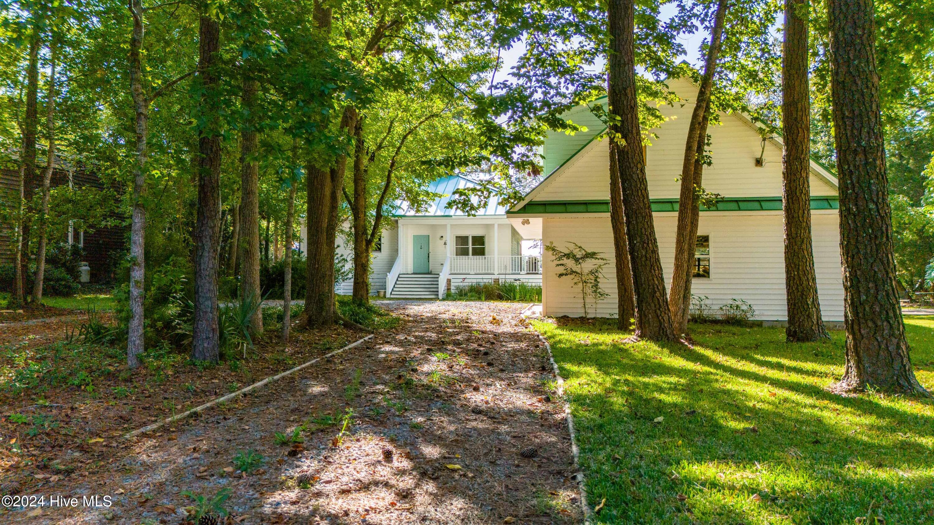 610 Windward Drive Property Photo 2