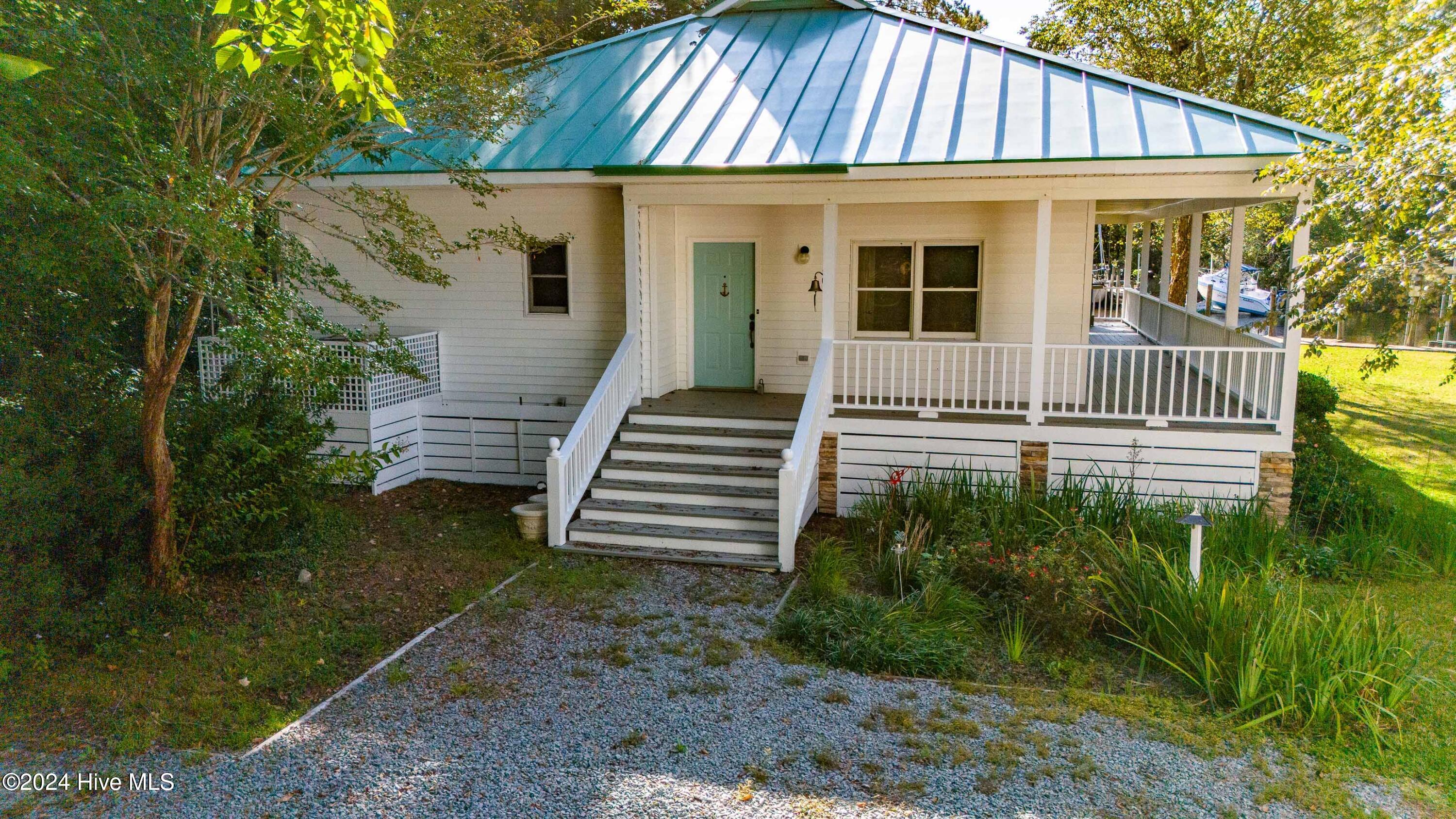 610 Windward Drive Property Photo 3