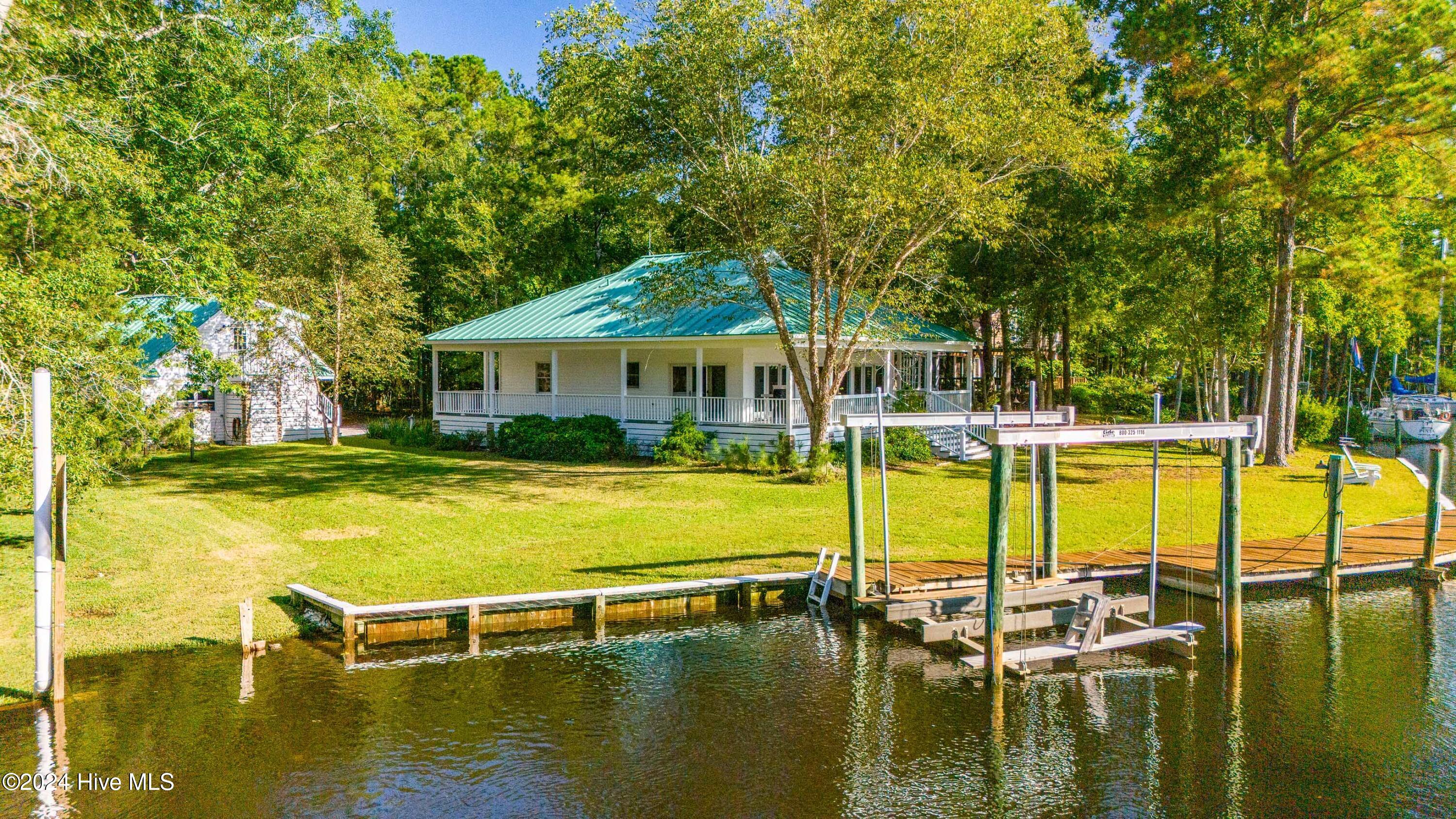 610 Windward Drive Property Photo 16