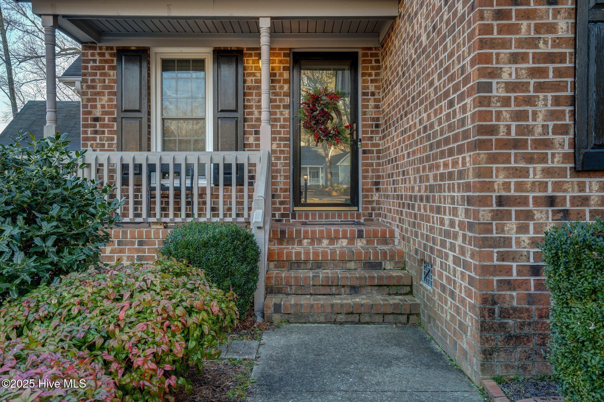 1699 Yorkshire Lane Property Photo 3
