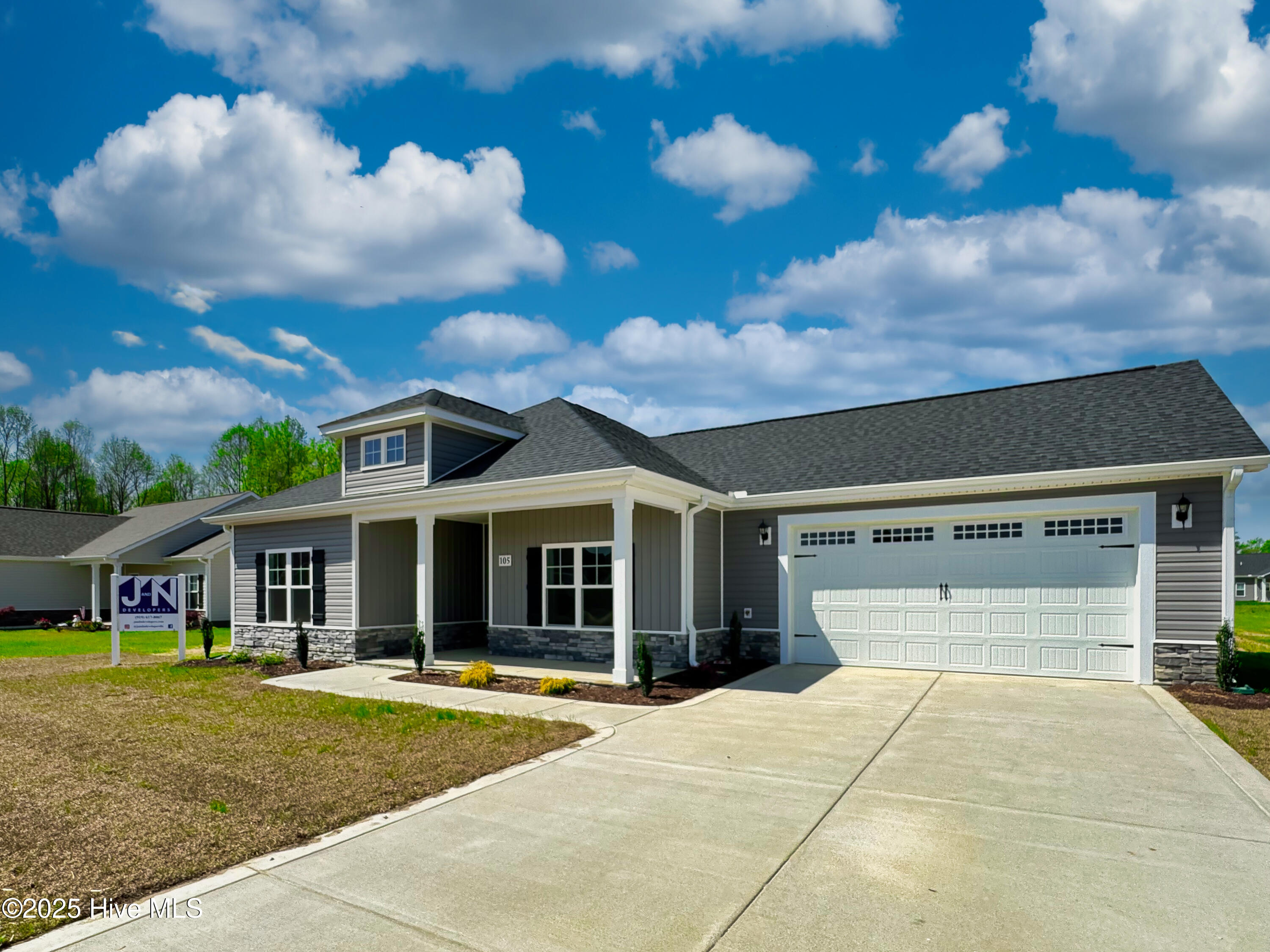 105 Dunbar Hill Drive Property Photo 3