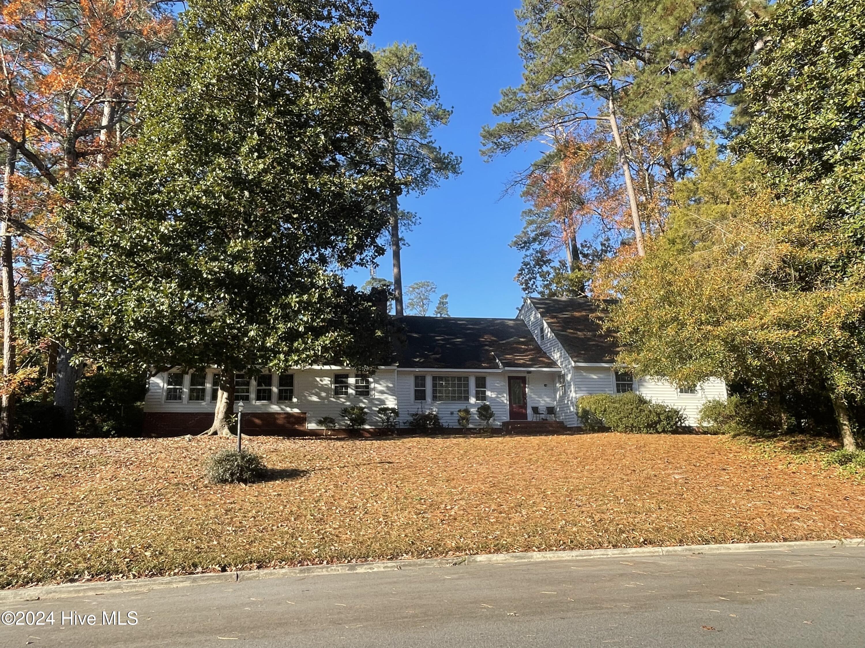 1902 Sherwood Drive Property Photo 1