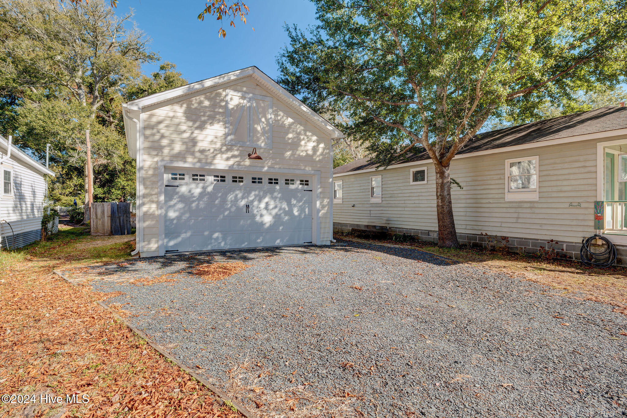 311 College Street Property Photo 4