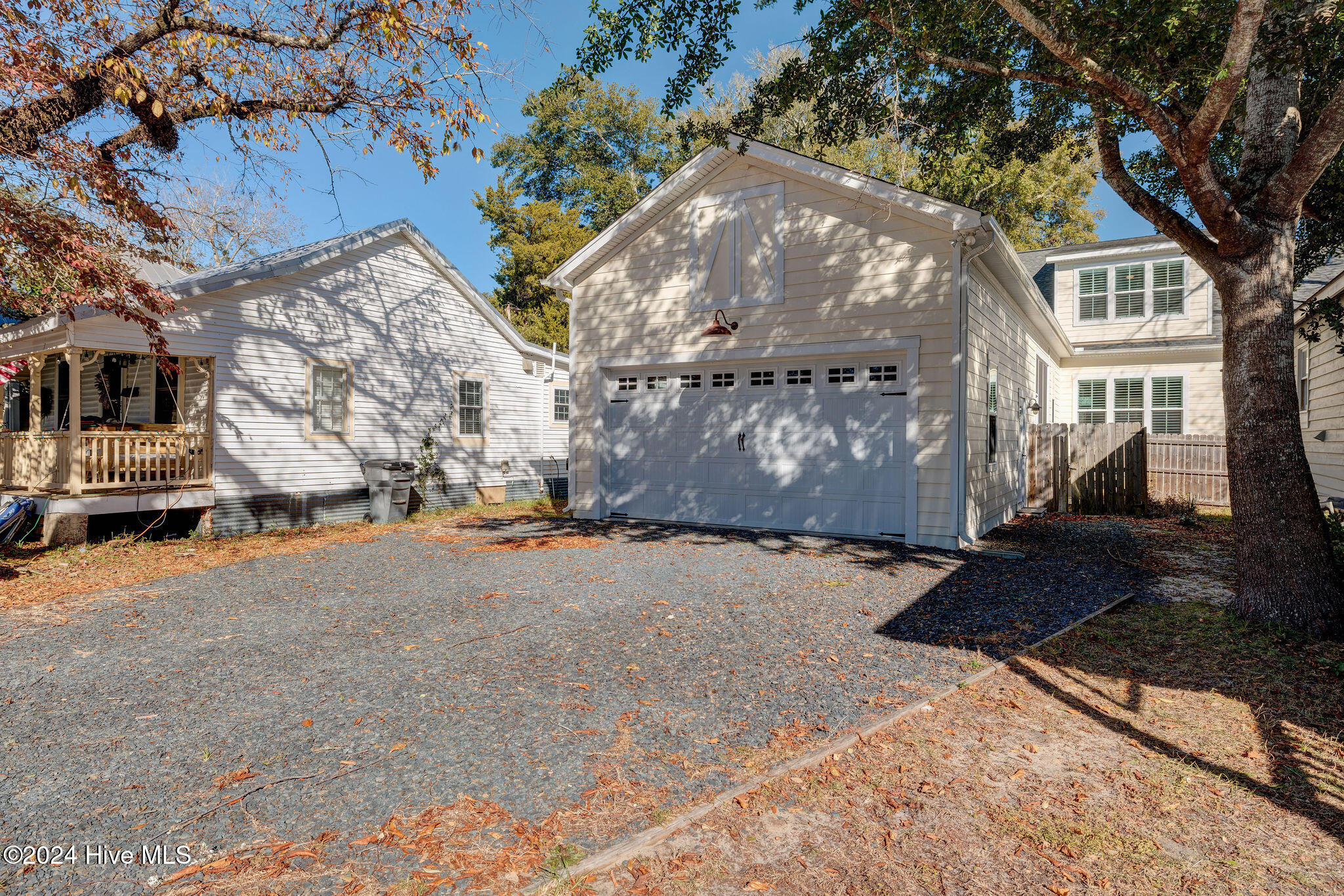 311 College Street Property Photo 5