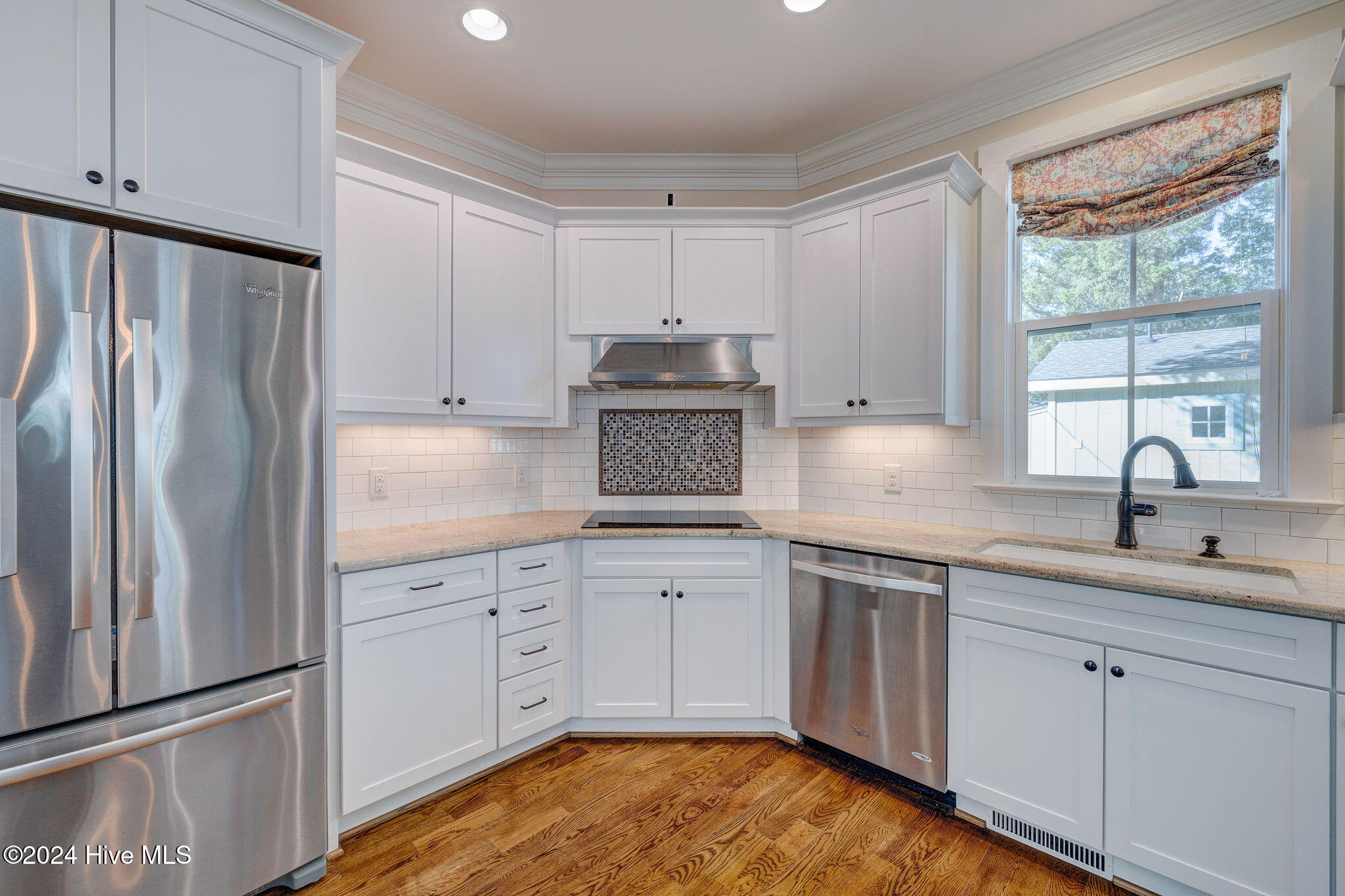 311 College Street Property Photo 20