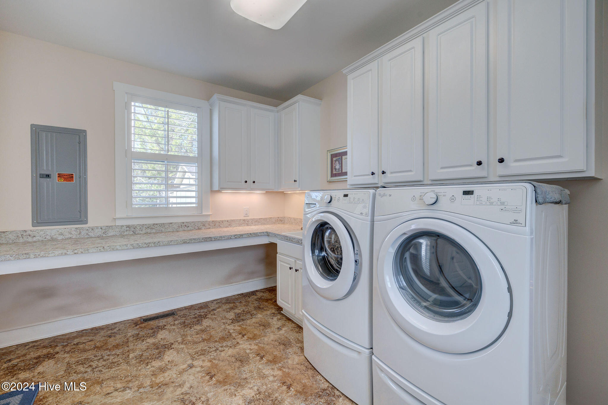 311 College Street Property Photo 23