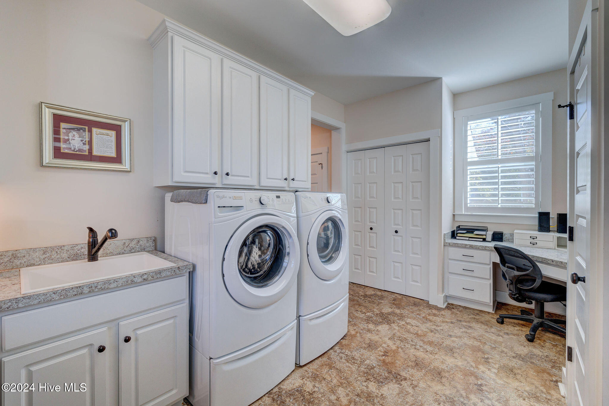 311 College Street Property Photo 24