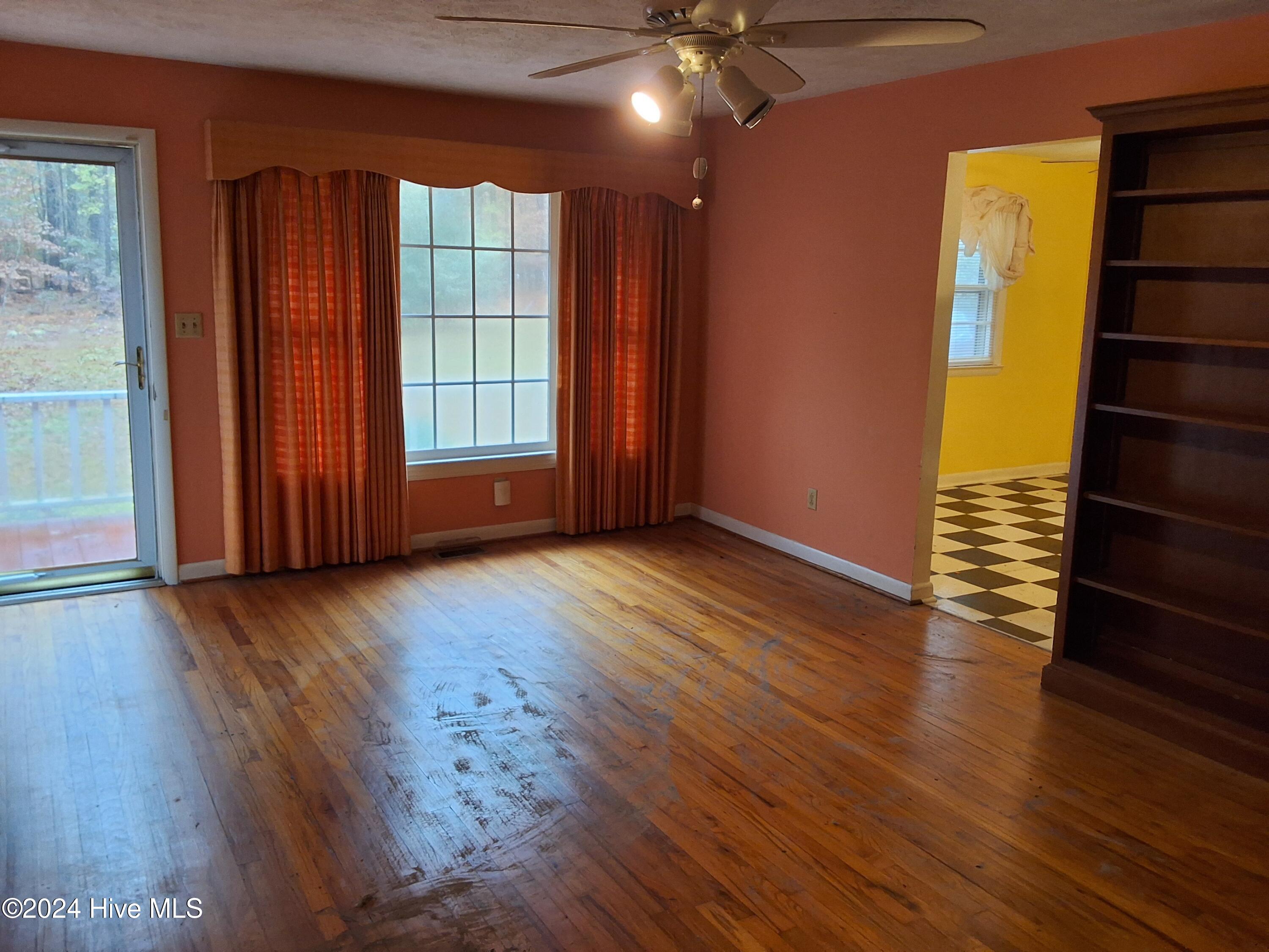 119 Grey Moss Lane Property Photo 14