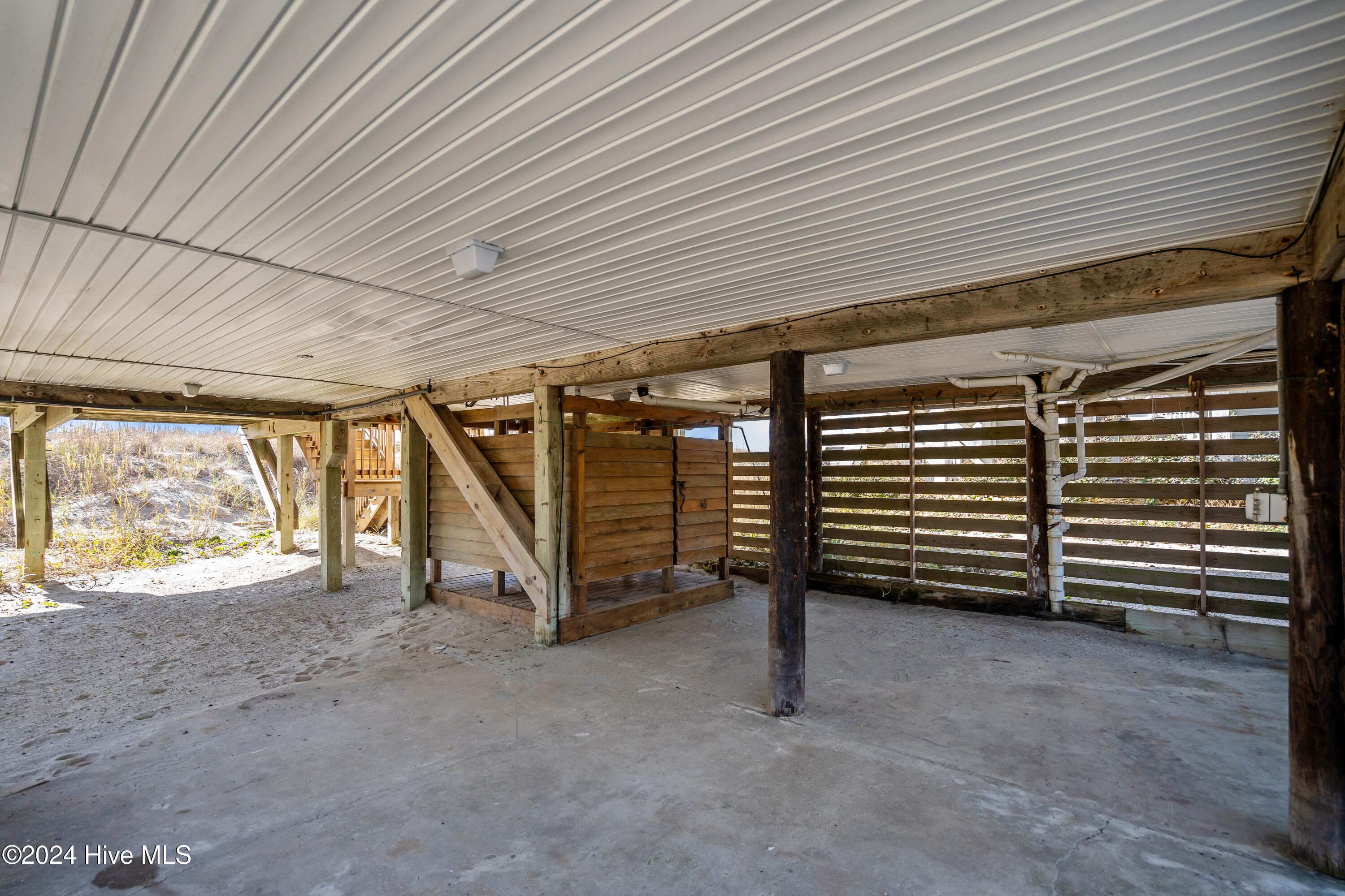 707 W Beach Drive Property Photo 55