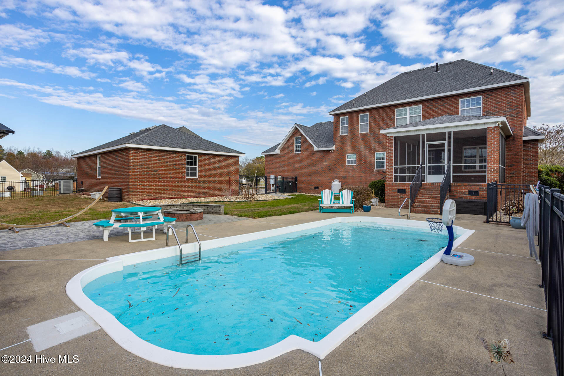 139 Nautical Lane Property Photo 2