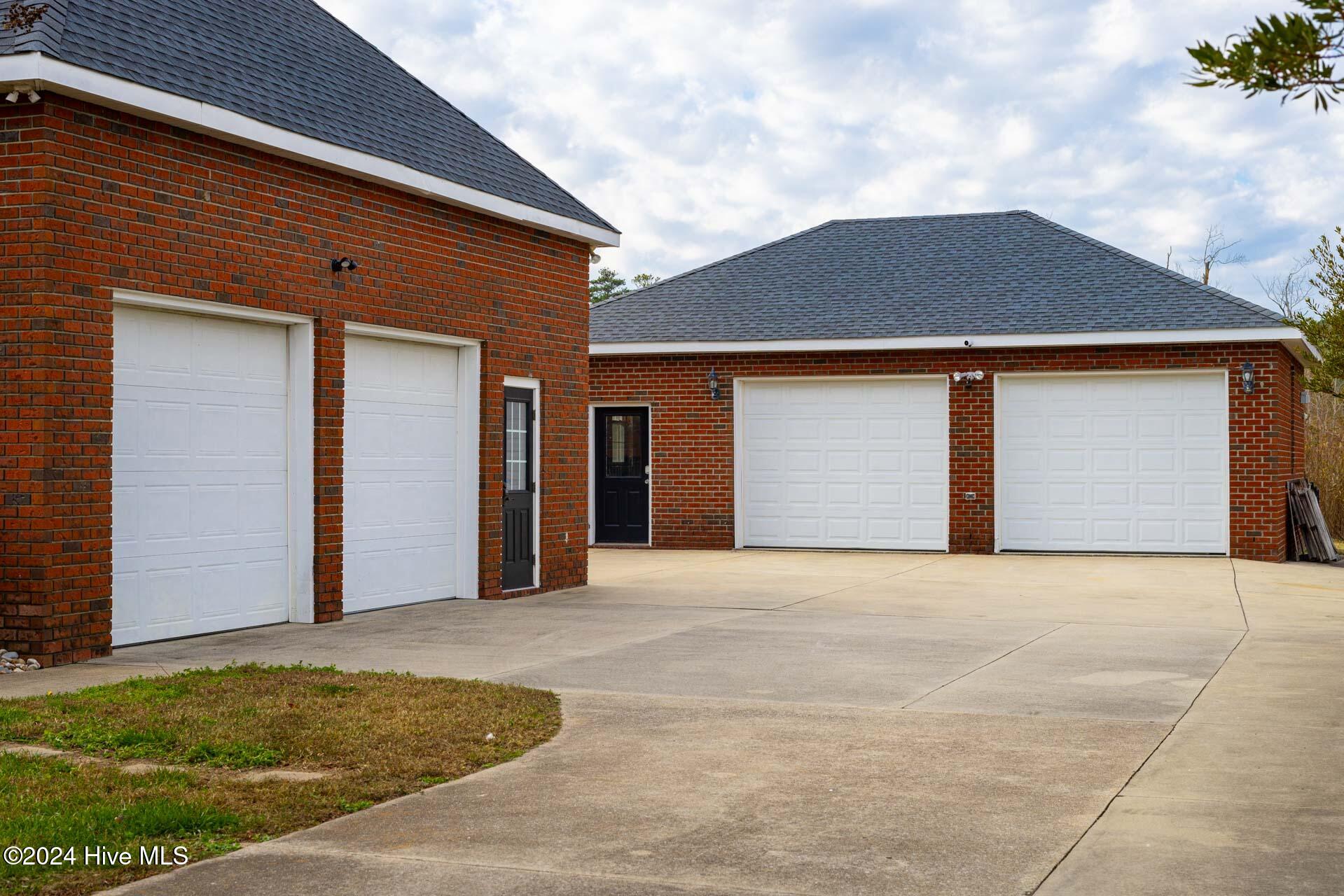 139 Nautical Lane Property Photo 5