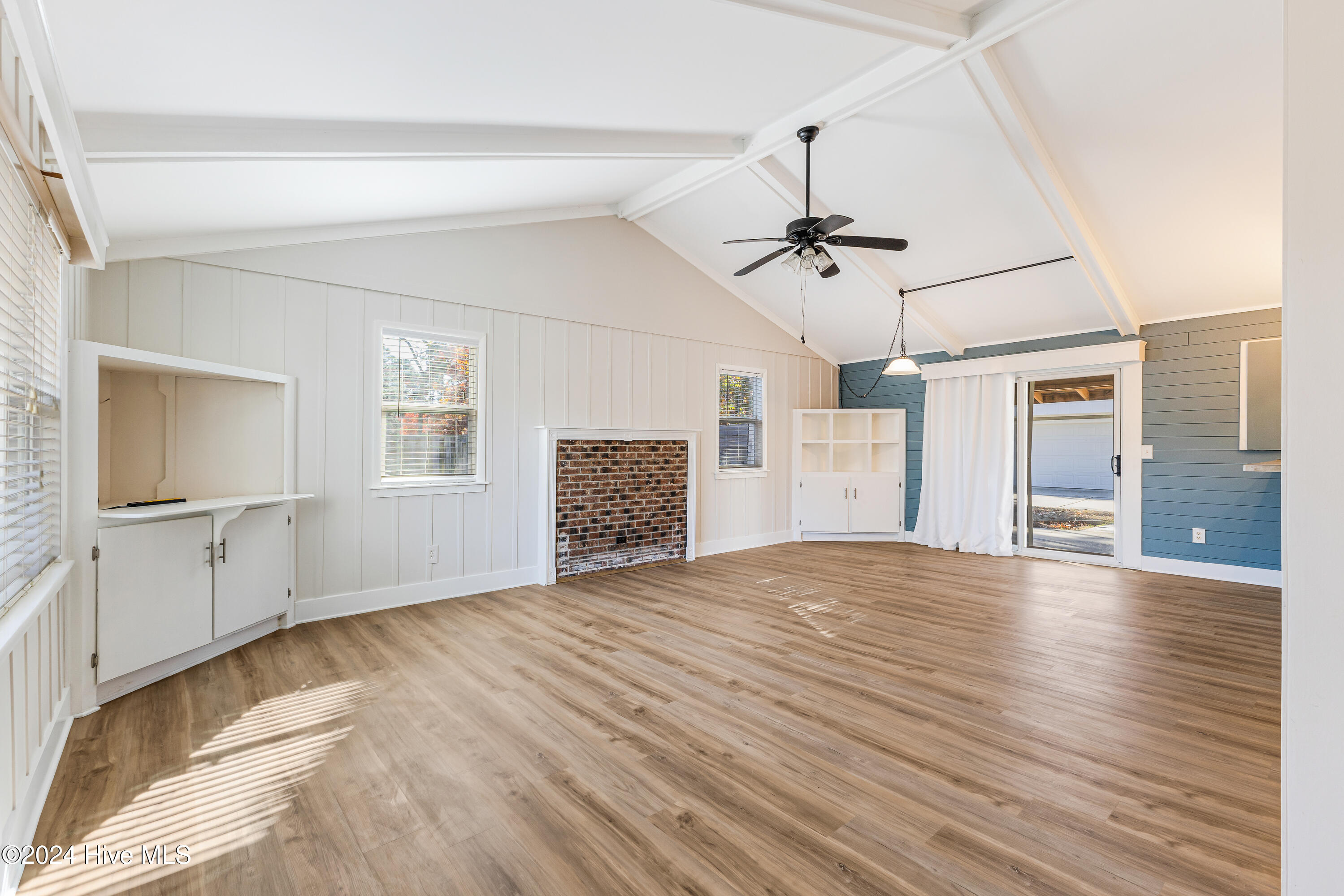1078 Springdale Road Property Photo 5