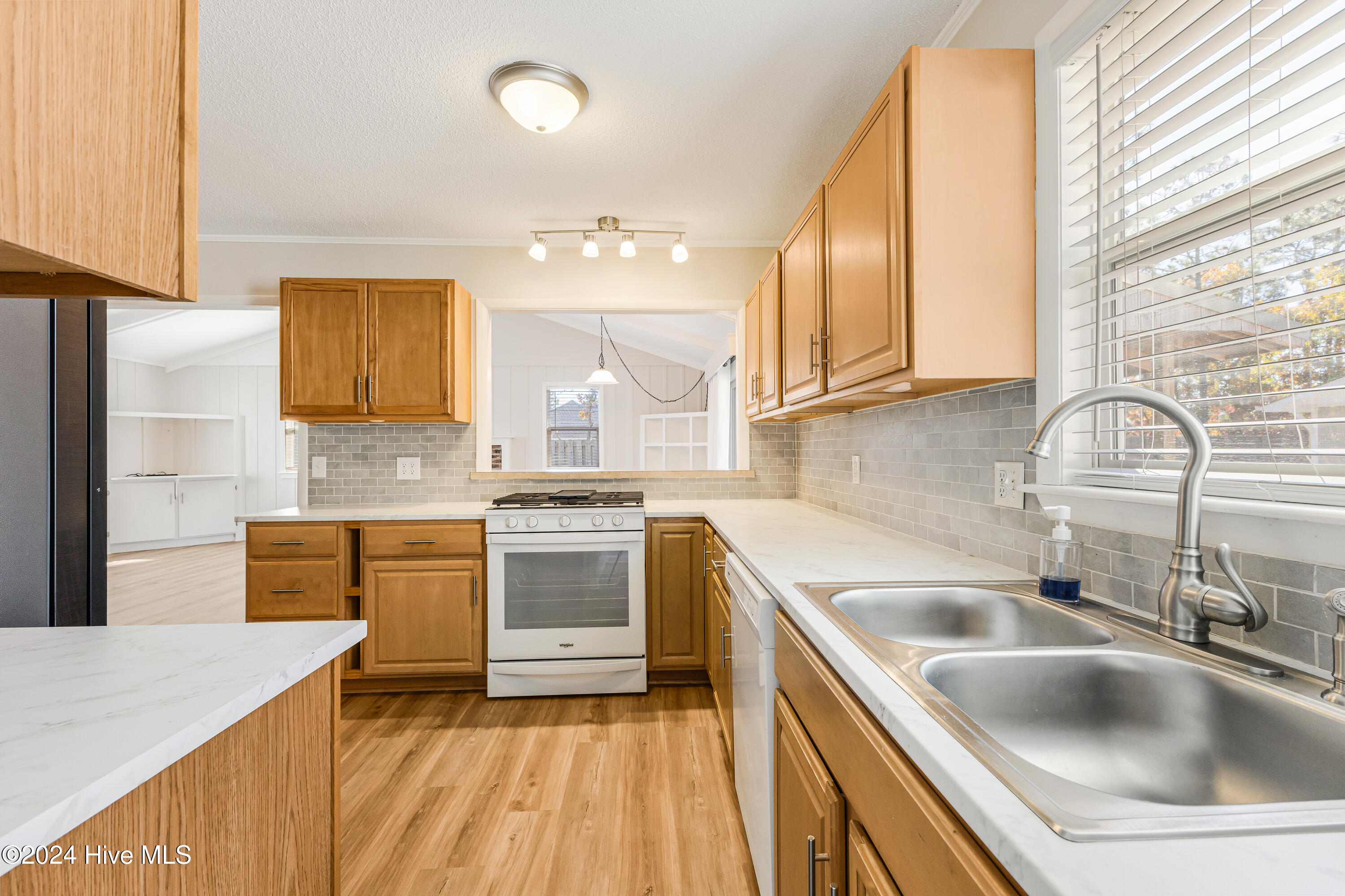 1078 Springdale Road Property Photo 9