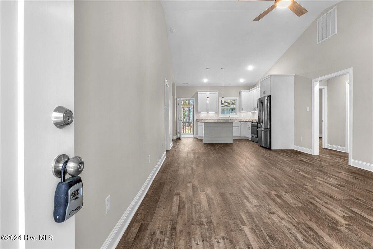 1048 Mcilwaine Drive Property Photo 4